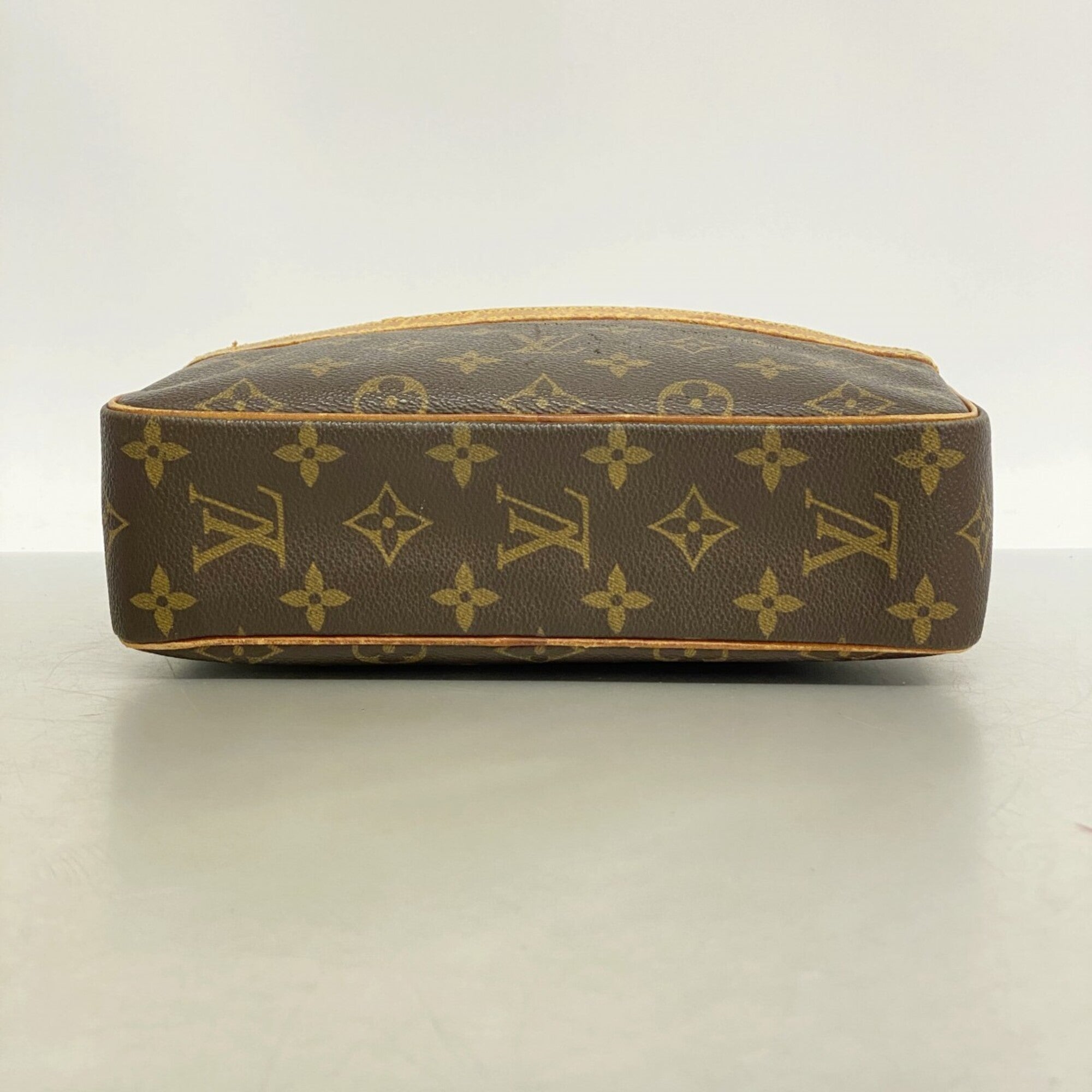 Louis Vuitton Brown Clutch Bag (Pre-Owned)