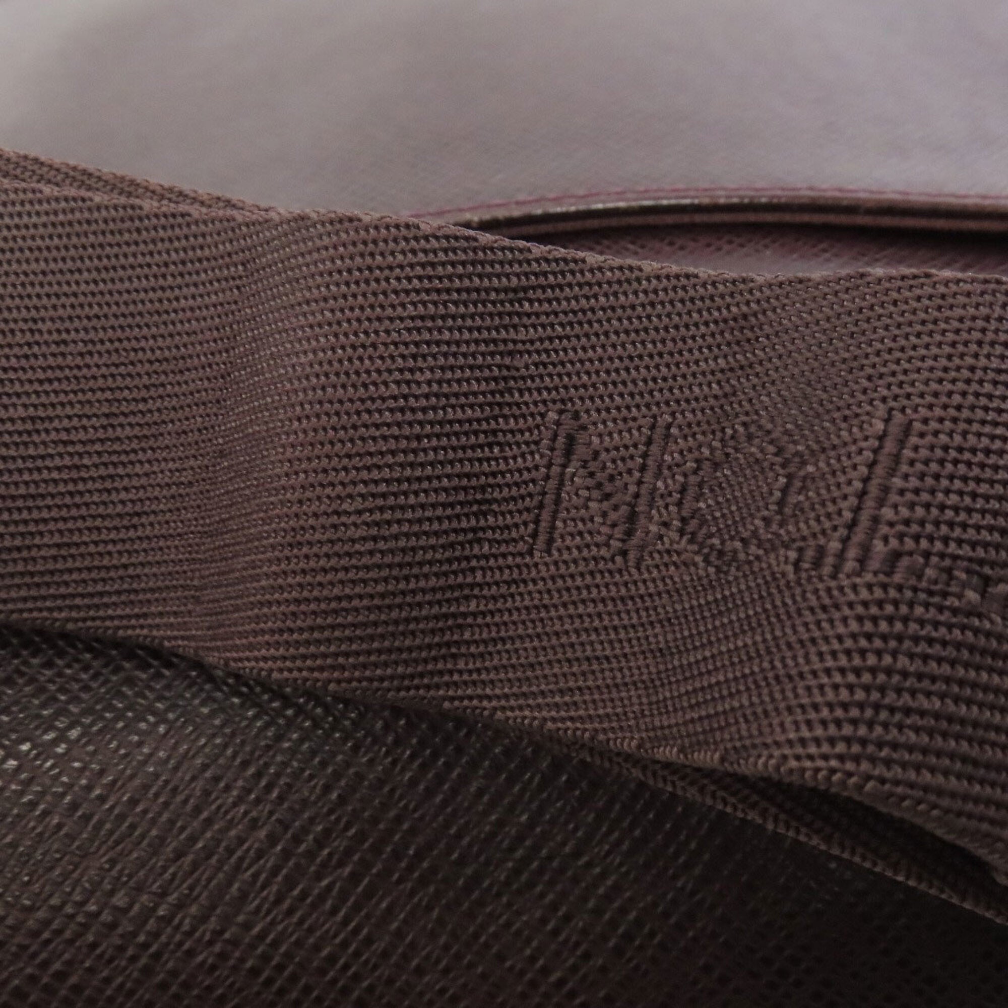 Louis Vuitton Acajou Taiga Leather Leather Shoulder Bag (Pre-Owned)