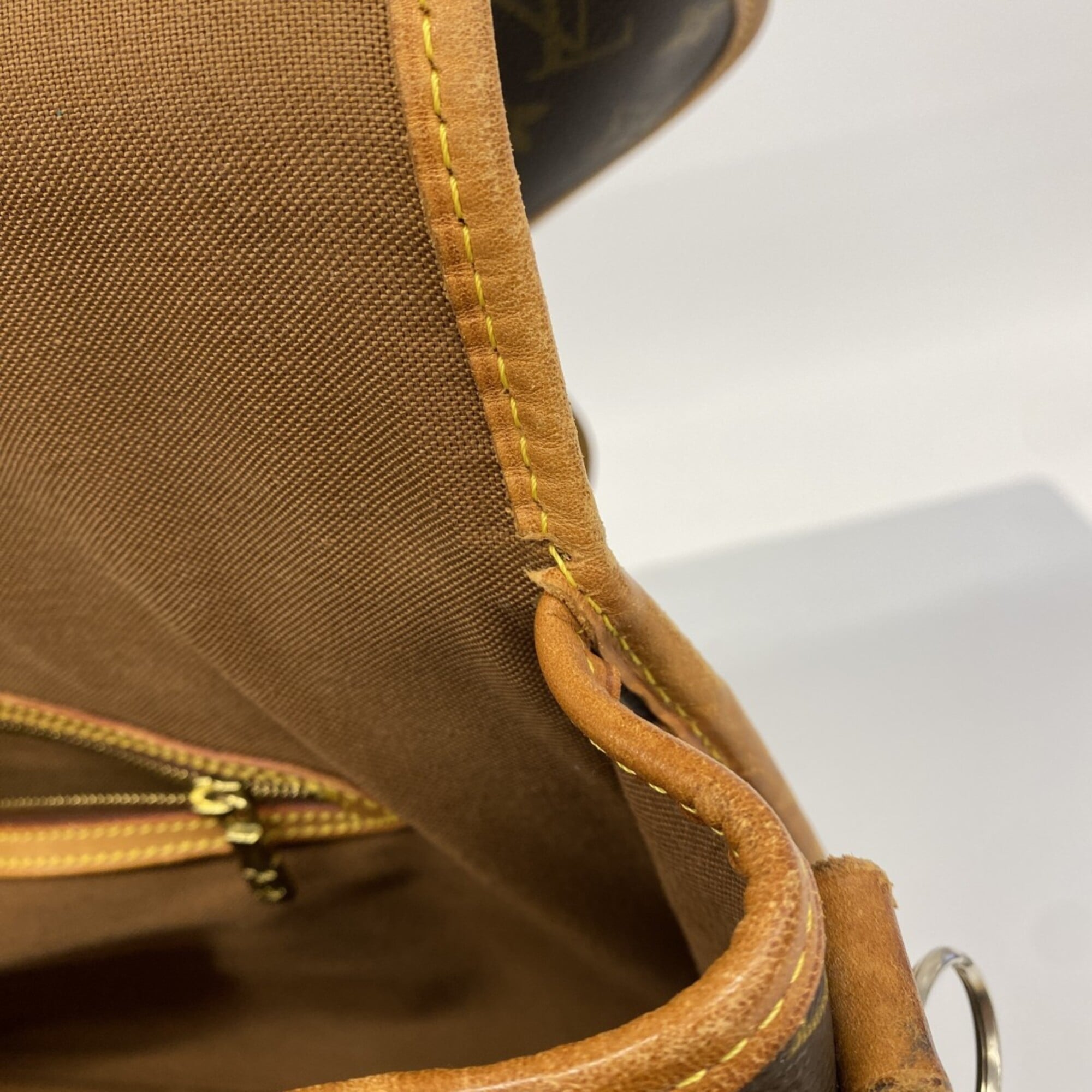 Louis Vuitton Brown Shoulder Bag (Pre-Owned)