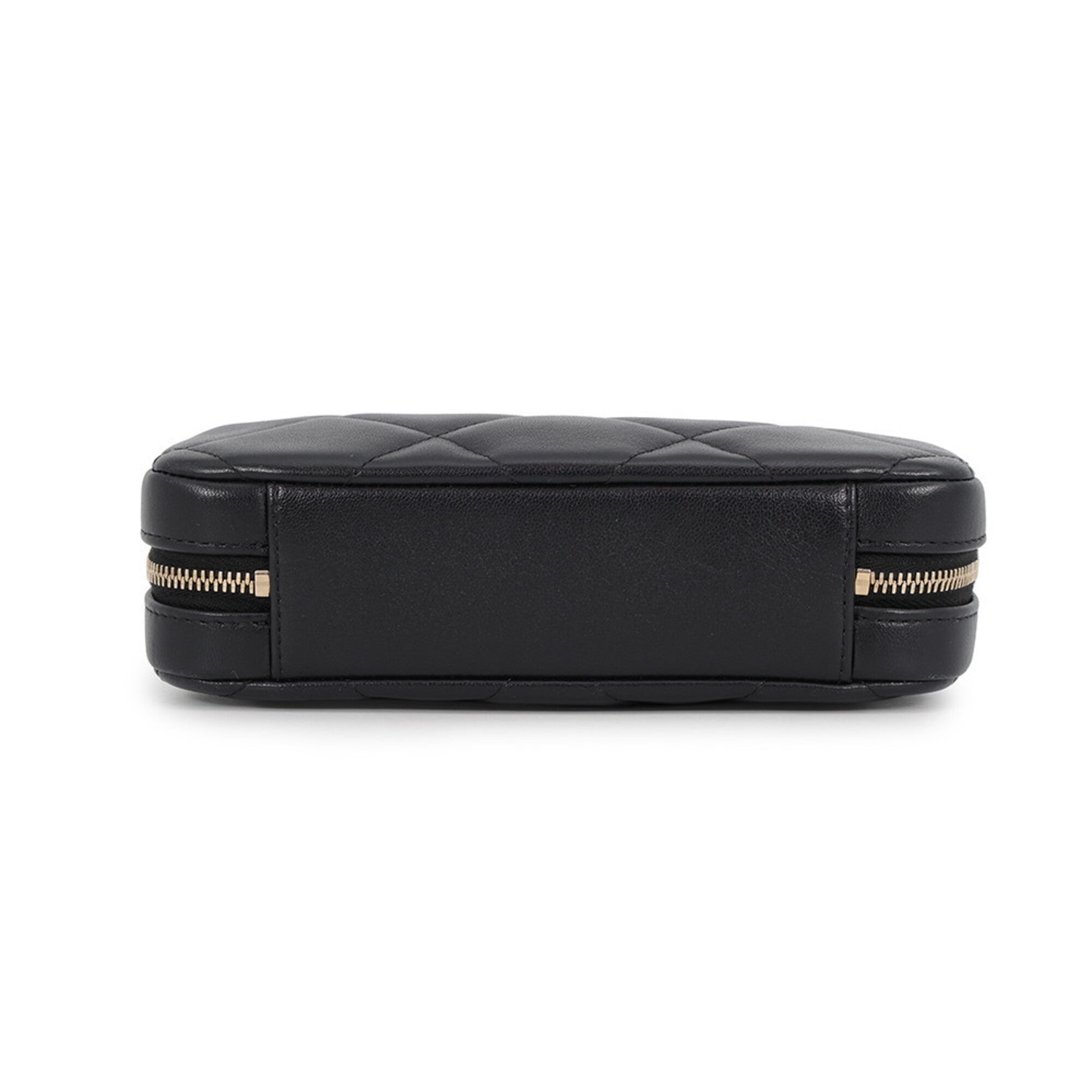 Chanel Black Leather Shoulder Bag (Pre-Owned)