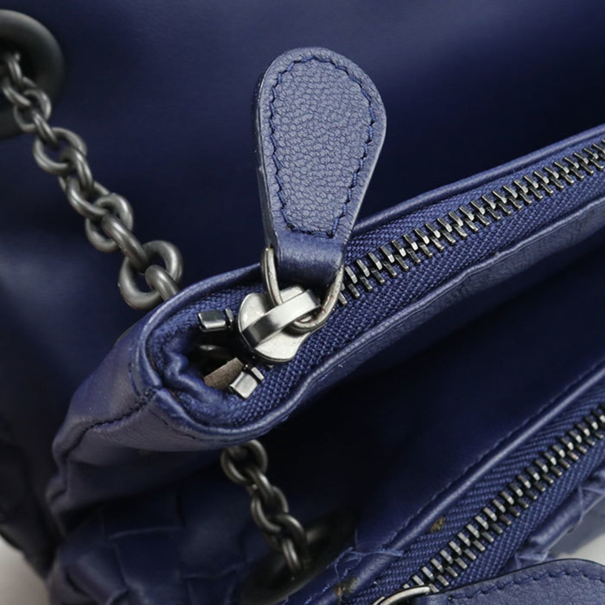 Bottega Veneta Blue Leather Handbag (Pre-Owned)