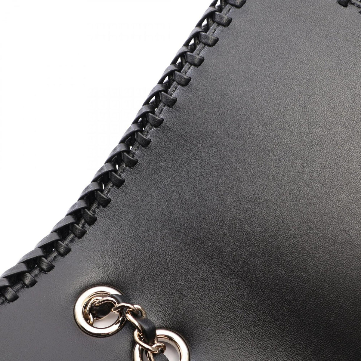 Chanel Black Leather Shoulder Bag (Pre-Owned)