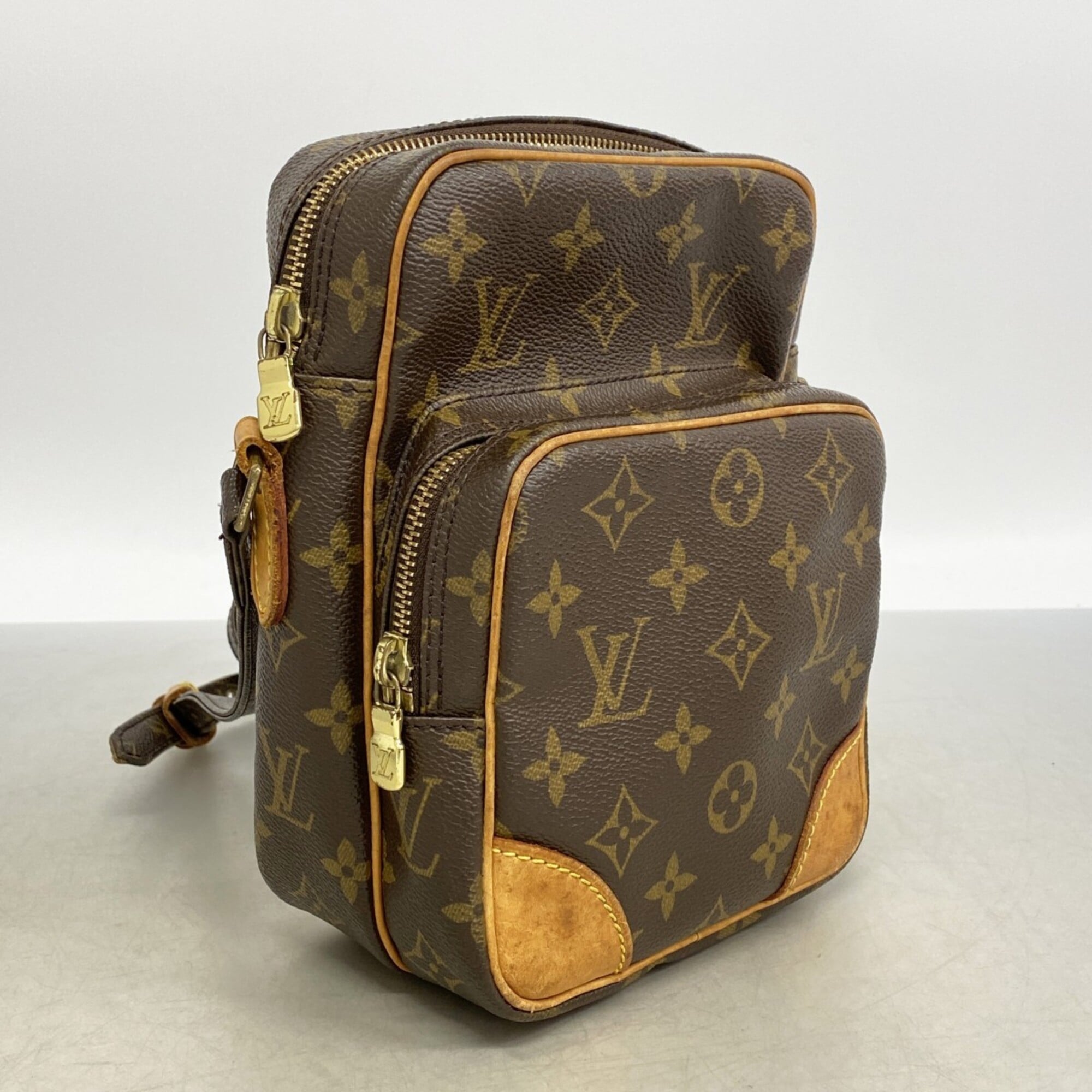 Louis Vuitton Brown Shoulder Bag (Pre-Owned)