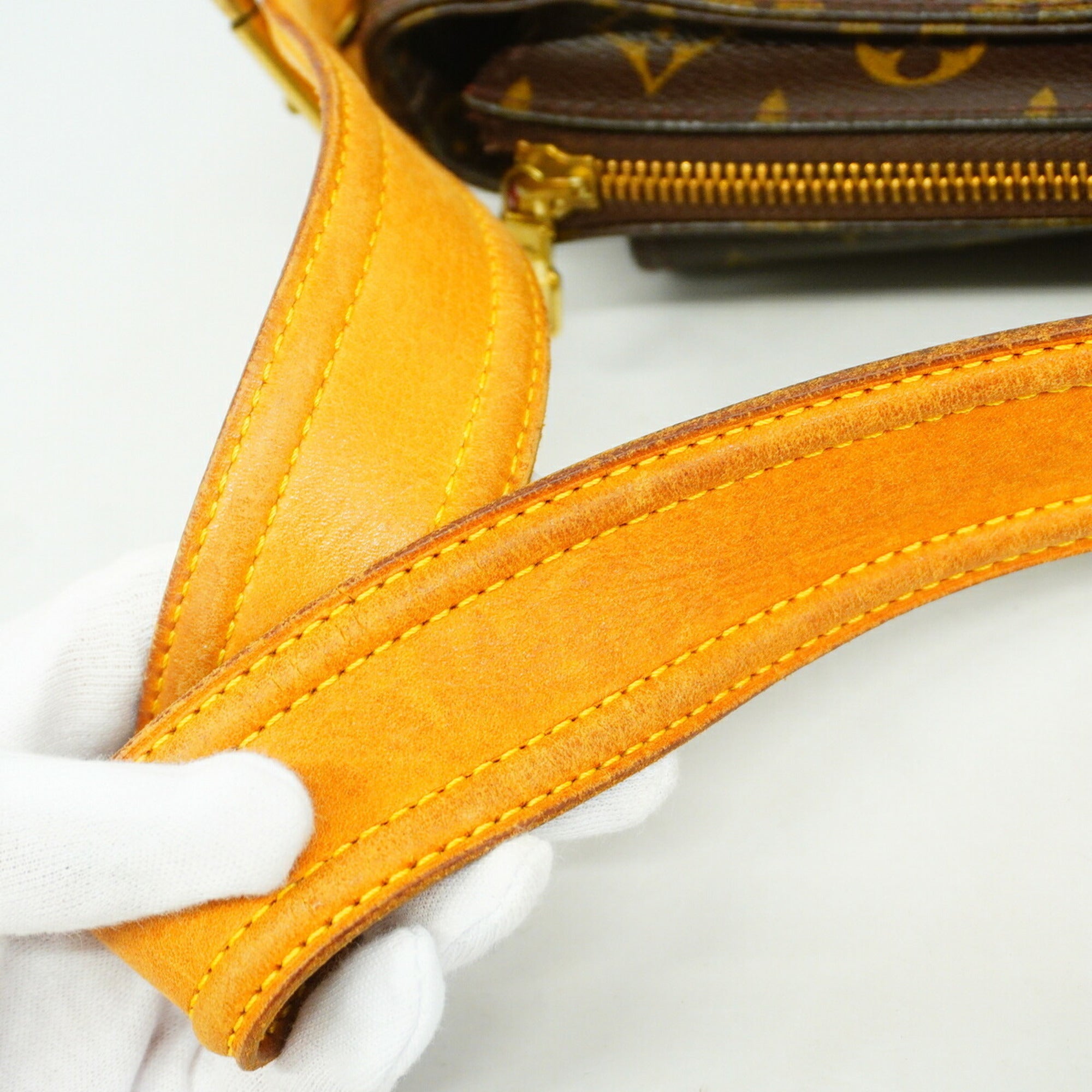 Louis Vuitton Brown Shoulder Bag (Pre-Owned)