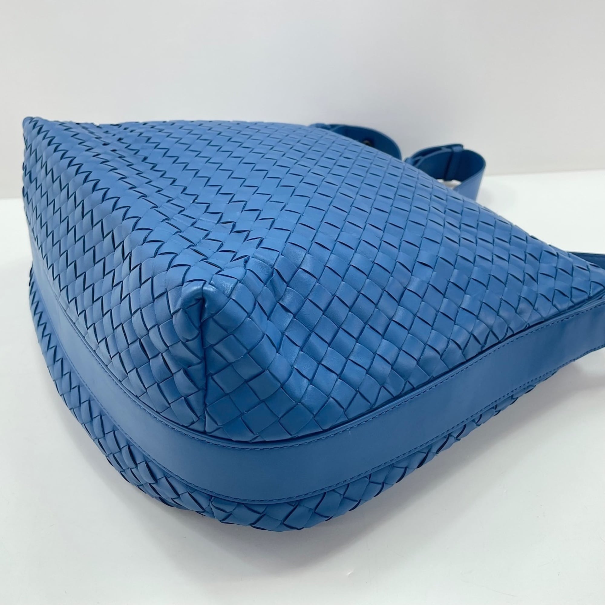 Bottega Veneta Blue Shoulder Bag (Pre-Owned)