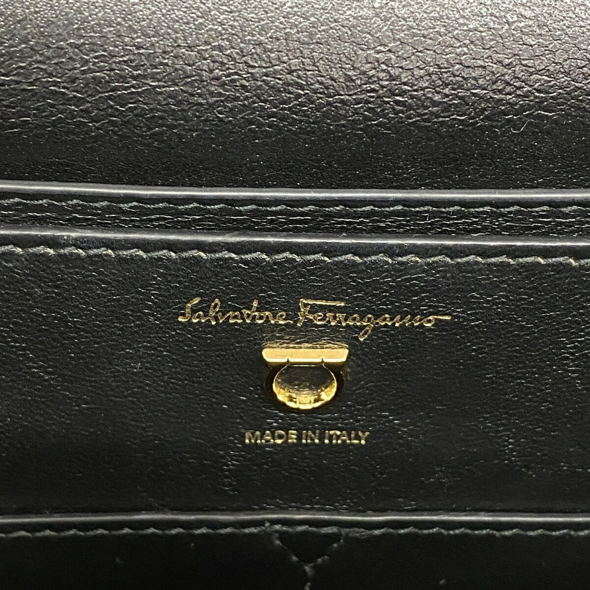Salvatore Ferragamo Black Leather Shoulder Bag (Pre-Owned)