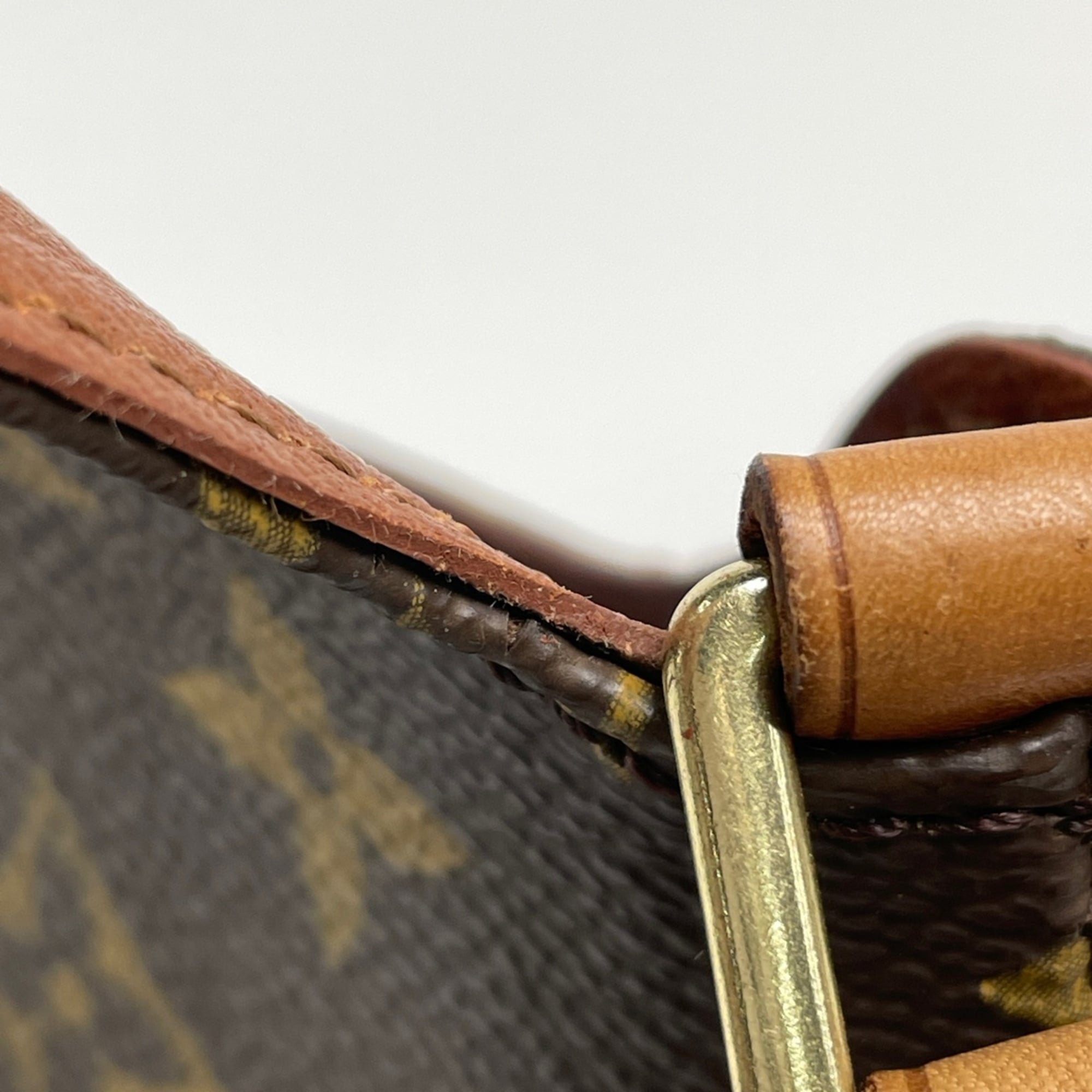 Louis Vuitton Brown Monogram Monogram Shoulder Bag (Pre-Owned)