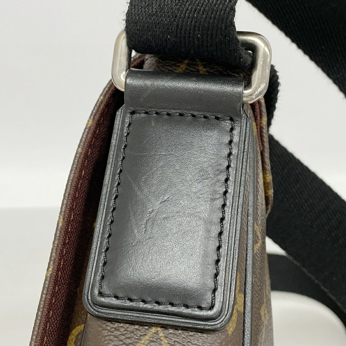 Louis Vuitton Brown Shoulder Bag (Pre-Owned)