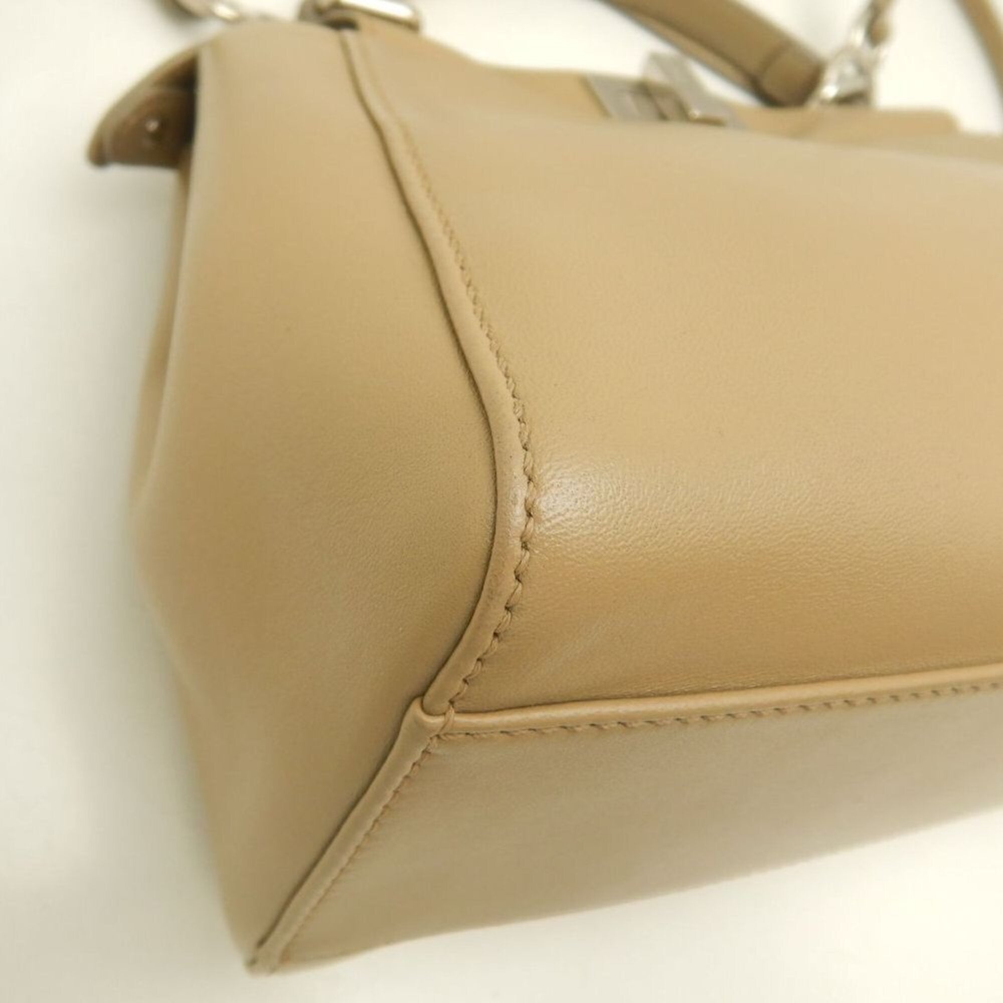 Fendi Beige Leather Handbag (Pre-Owned)