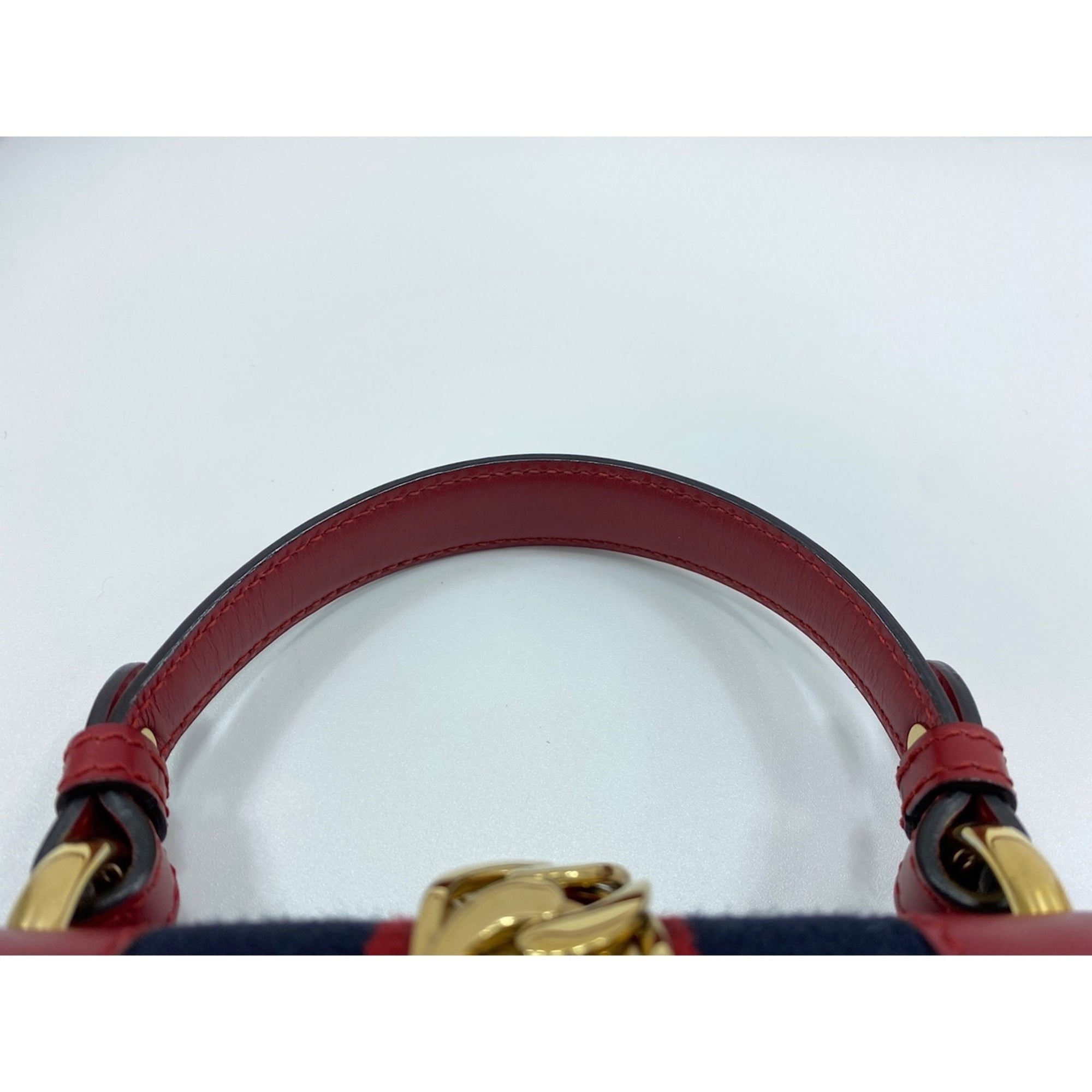 Gucci Red Color Handbag (Pre-Owned)