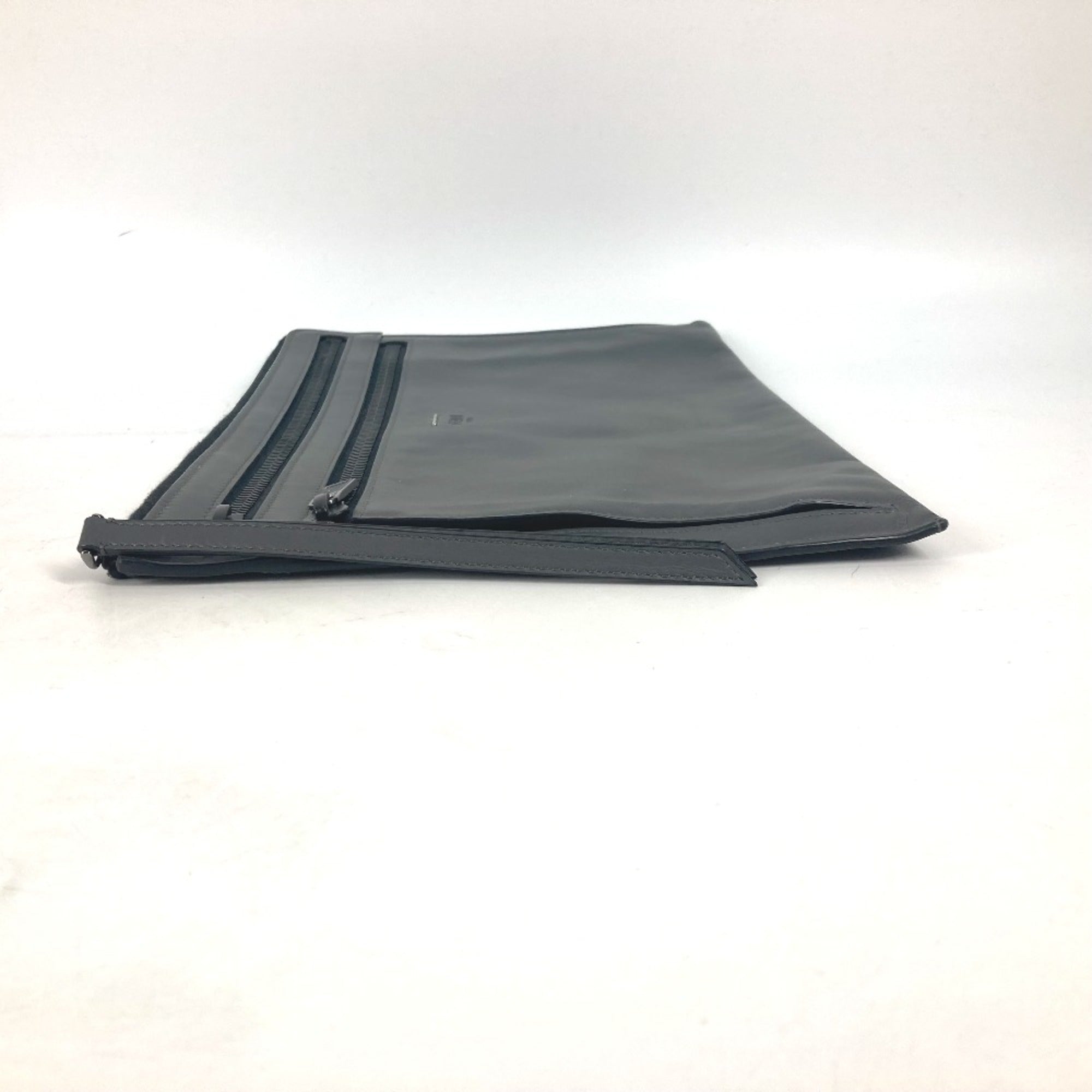Fendi Gray Leather Clutch Bag (Pre-Owned)