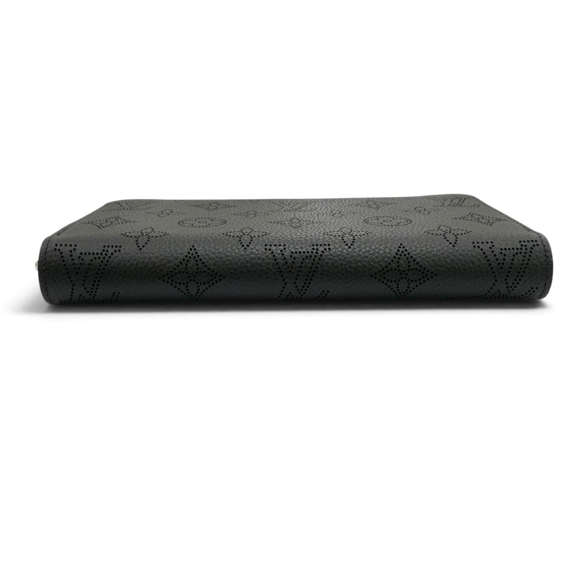 Louis Vuitton Black Mahina Leather Long Wallet (Bi-Fold) (Pre-Owned)