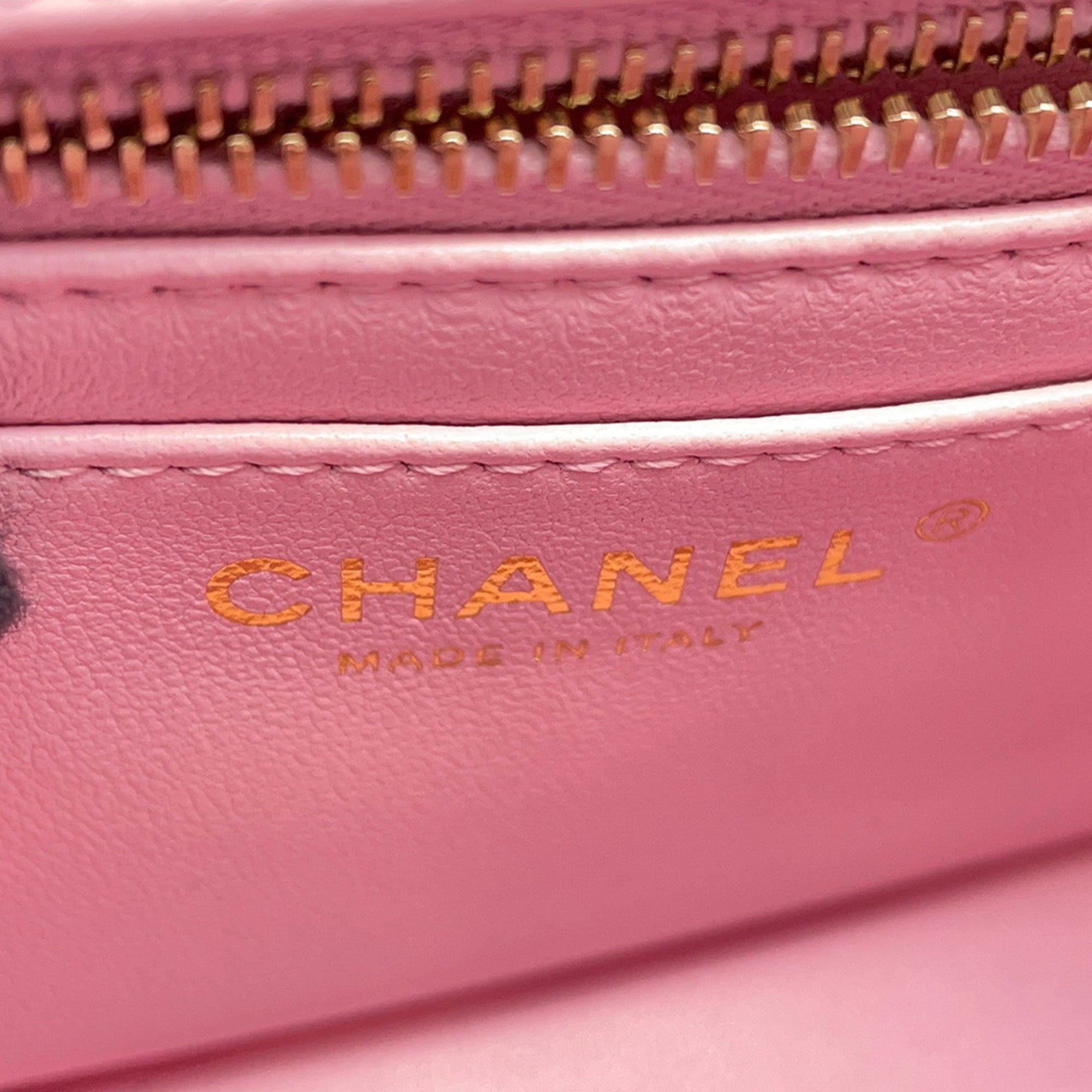 Chanel Matelasse Pink Leather Shoulder Bag (Pre-Owned)