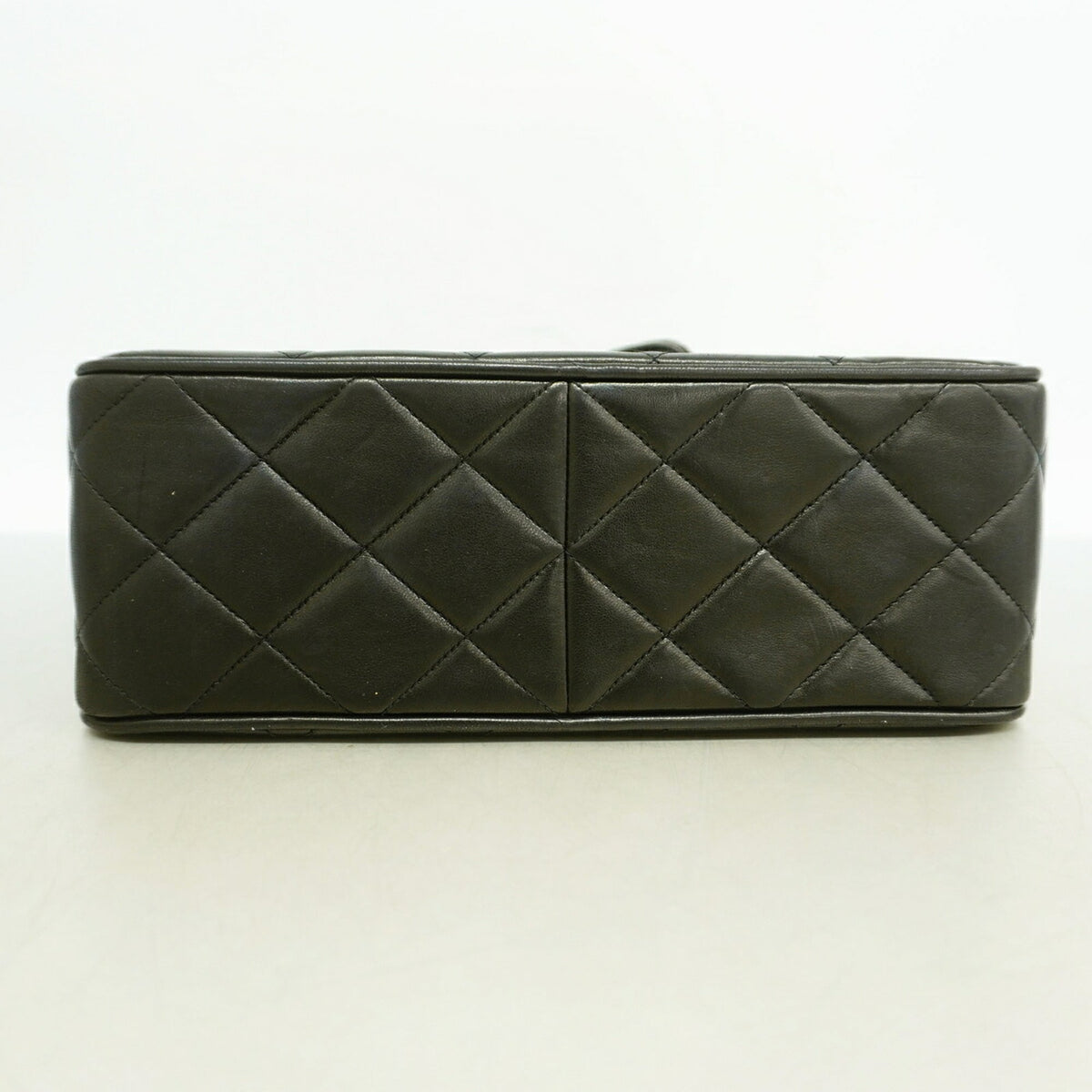 Chanel Black Leather Shoulder Bag (Pre-Owned)