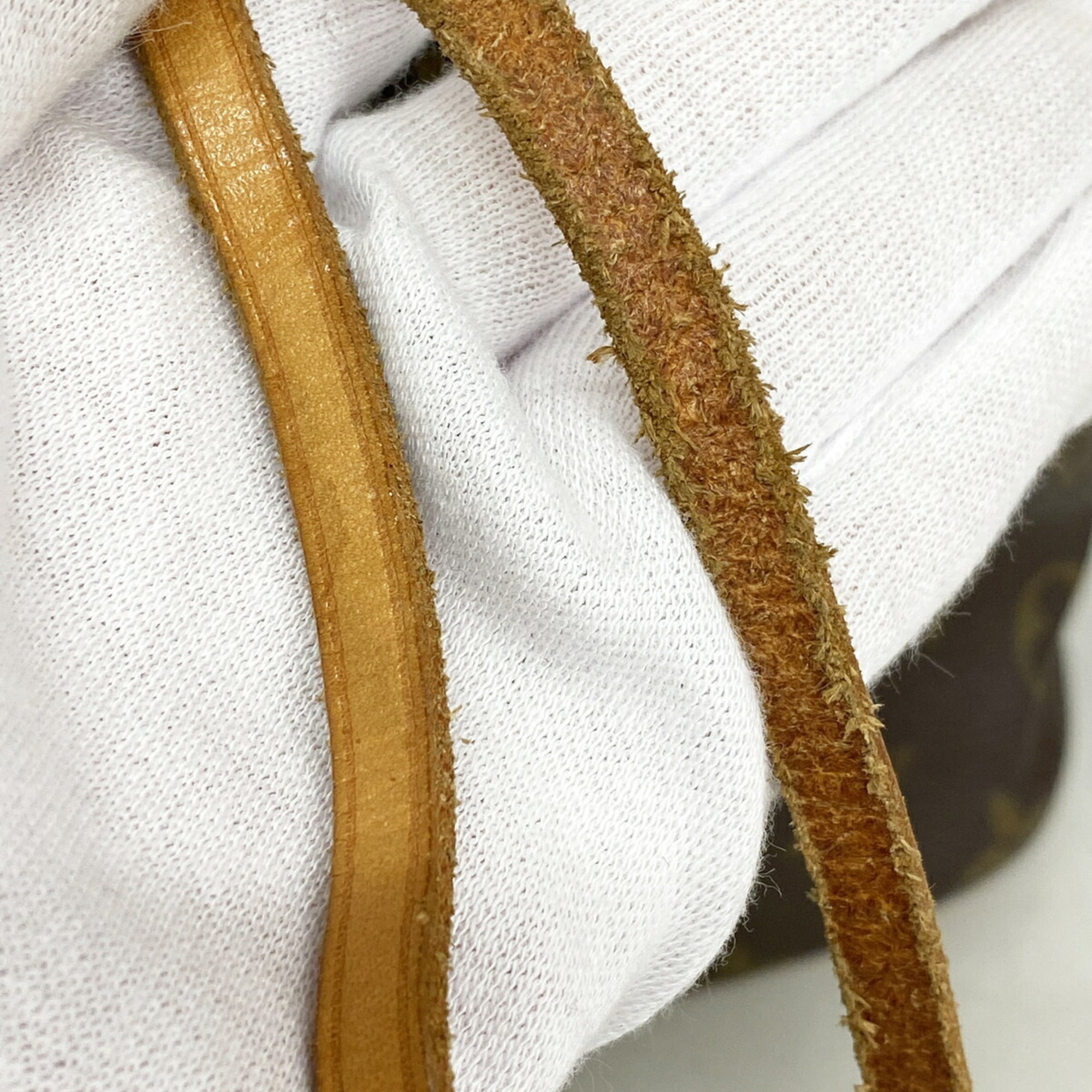 Louis Vuitton Brown Shoulder Bag (Pre-Owned)