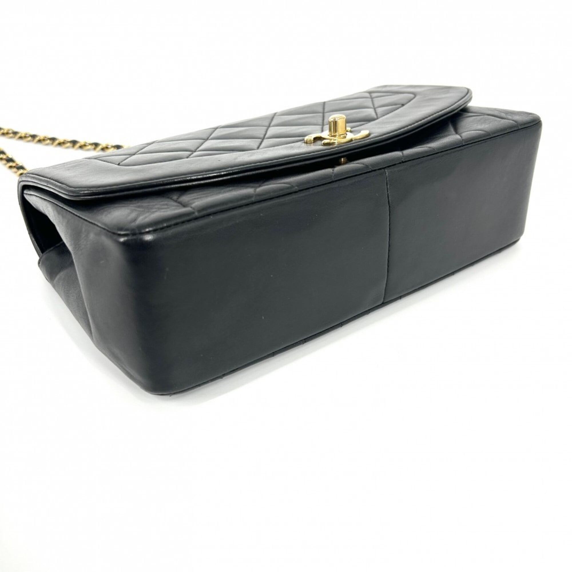 Chanel Black Leather Shoulder Bag (Pre-Owned)