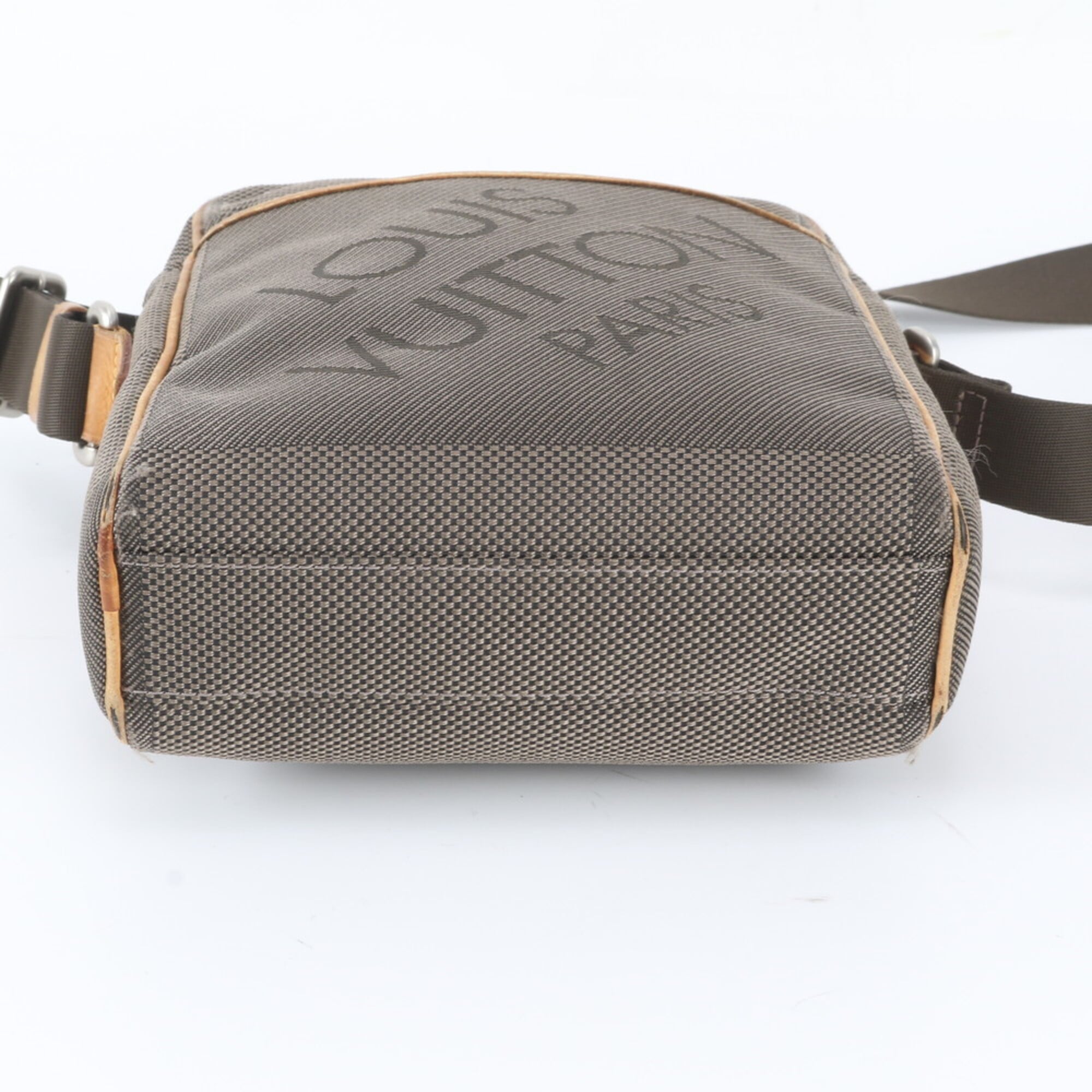 Louis Vuitton Earth Leather Nylon Messenger Bag Shoulder Bag (Pre-Owned)