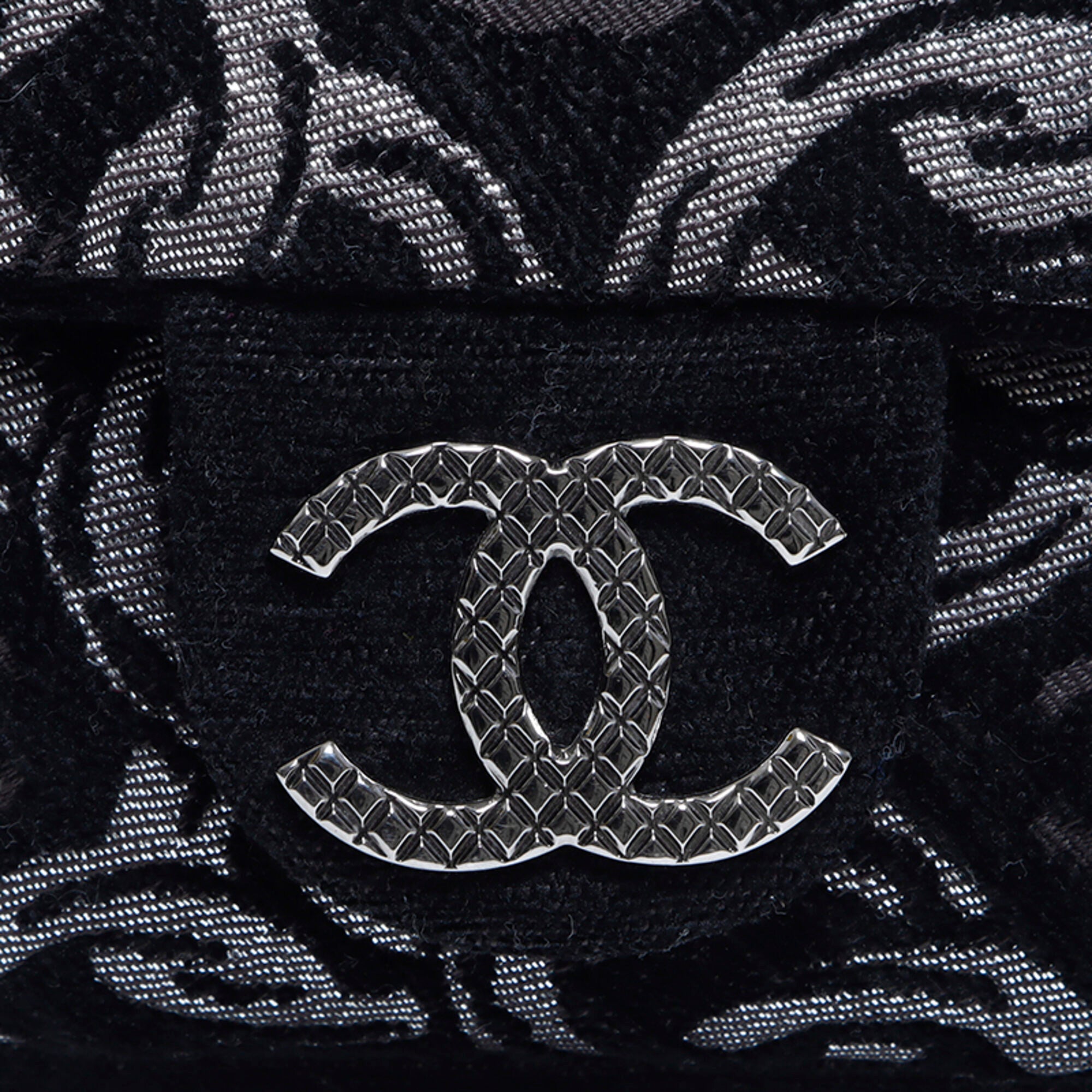 Chanel Black Embroidery Handbag (Pre-Owned)