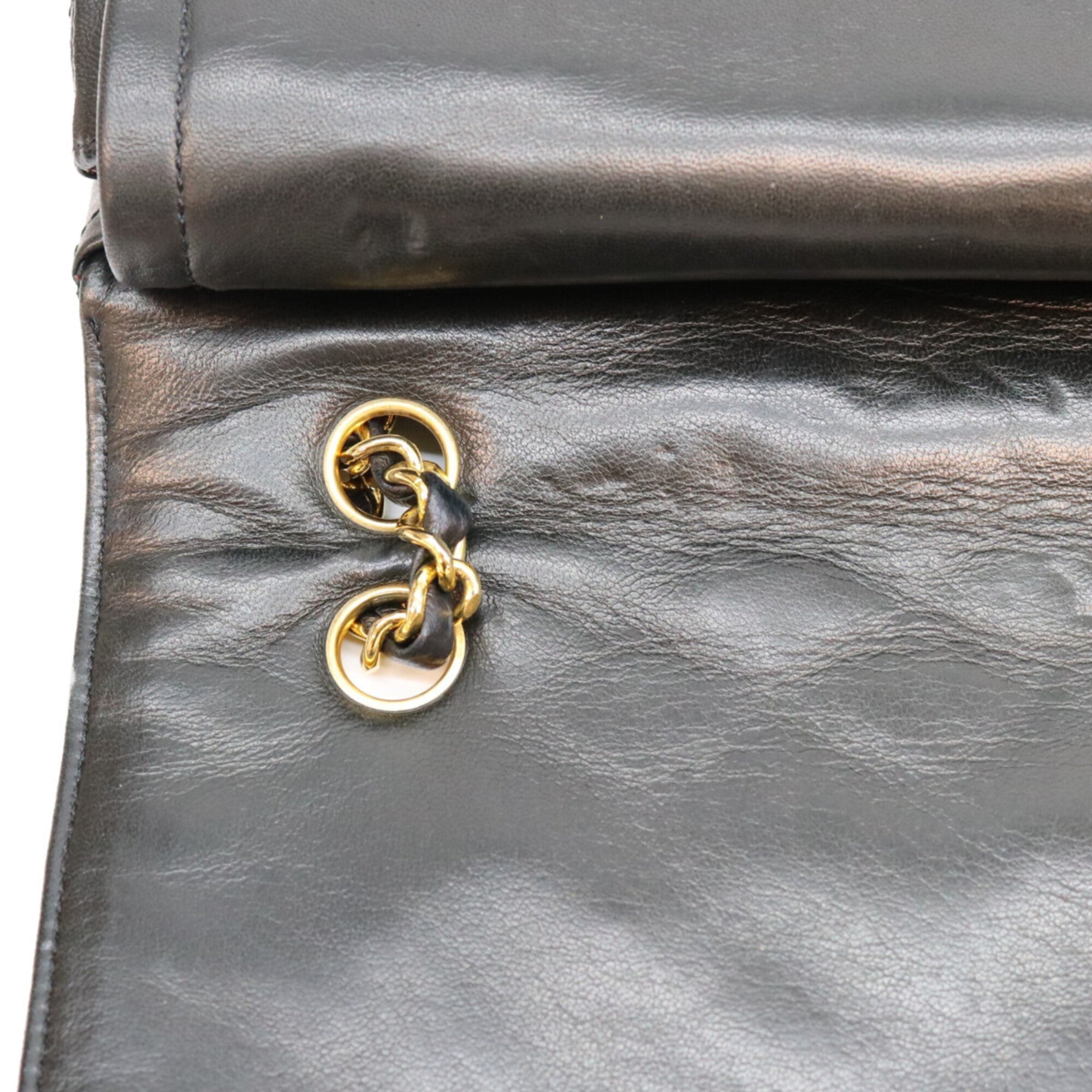 Chanel Black Leather Shoulder Bag (Pre-Owned)