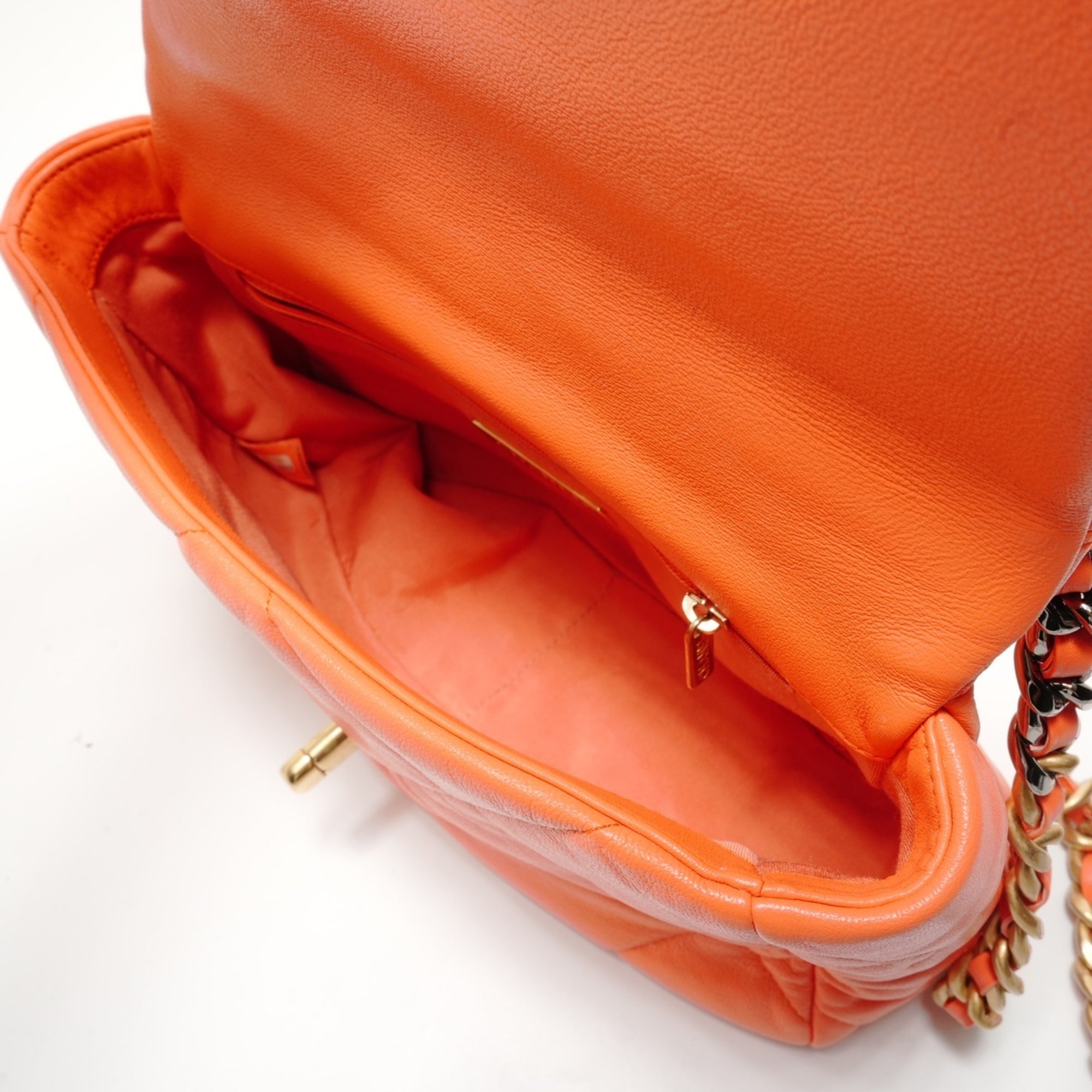 Chanel Matelasse Orange Shoulder Bag (Pre-Owned)