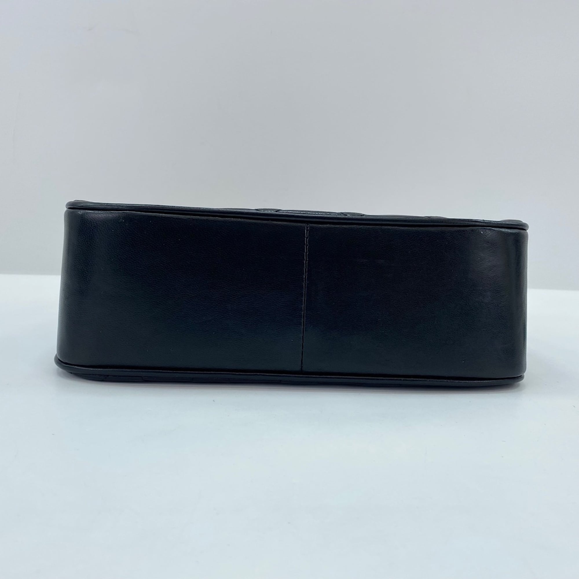 Chanel Black Shoulder Bag (Pre-Owned)