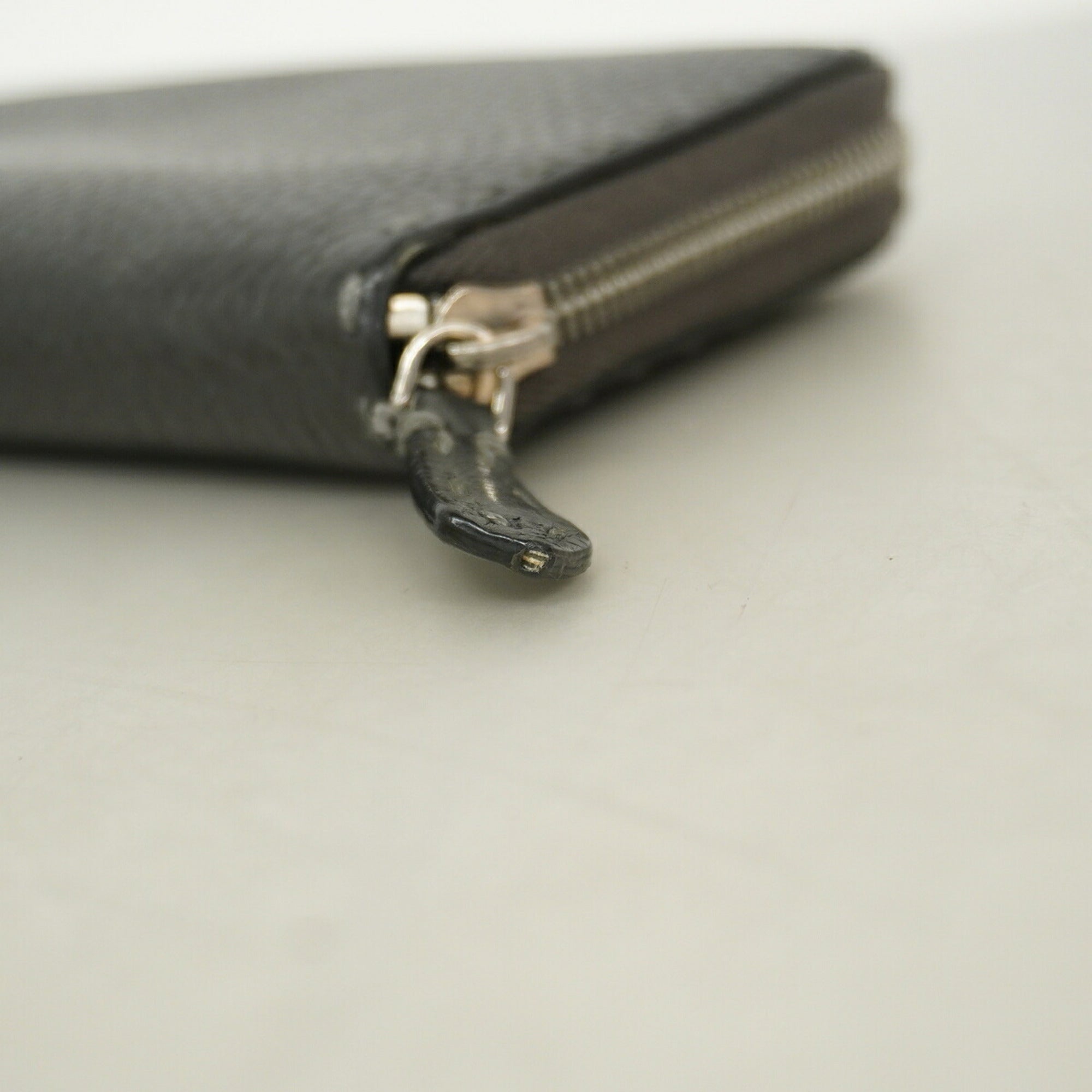 Fendi Black Leather Long Wallet (Bi-Fold) (Pre-Owned)