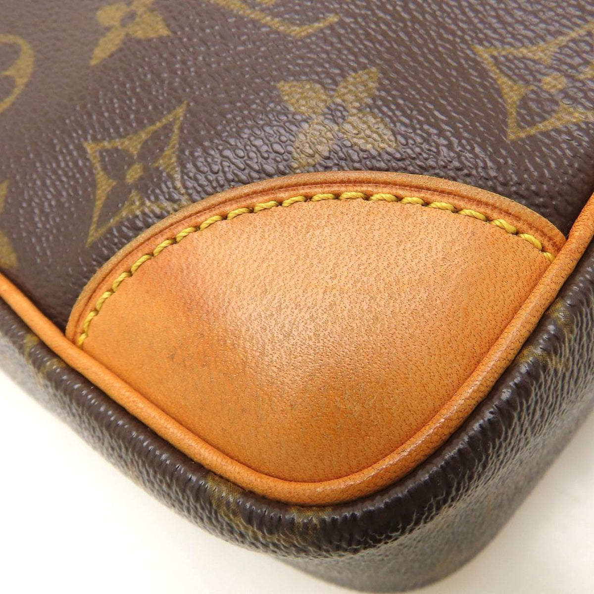 Louis Vuitton Brown Monogram Monogram Shoulder Bag (Pre-Owned)