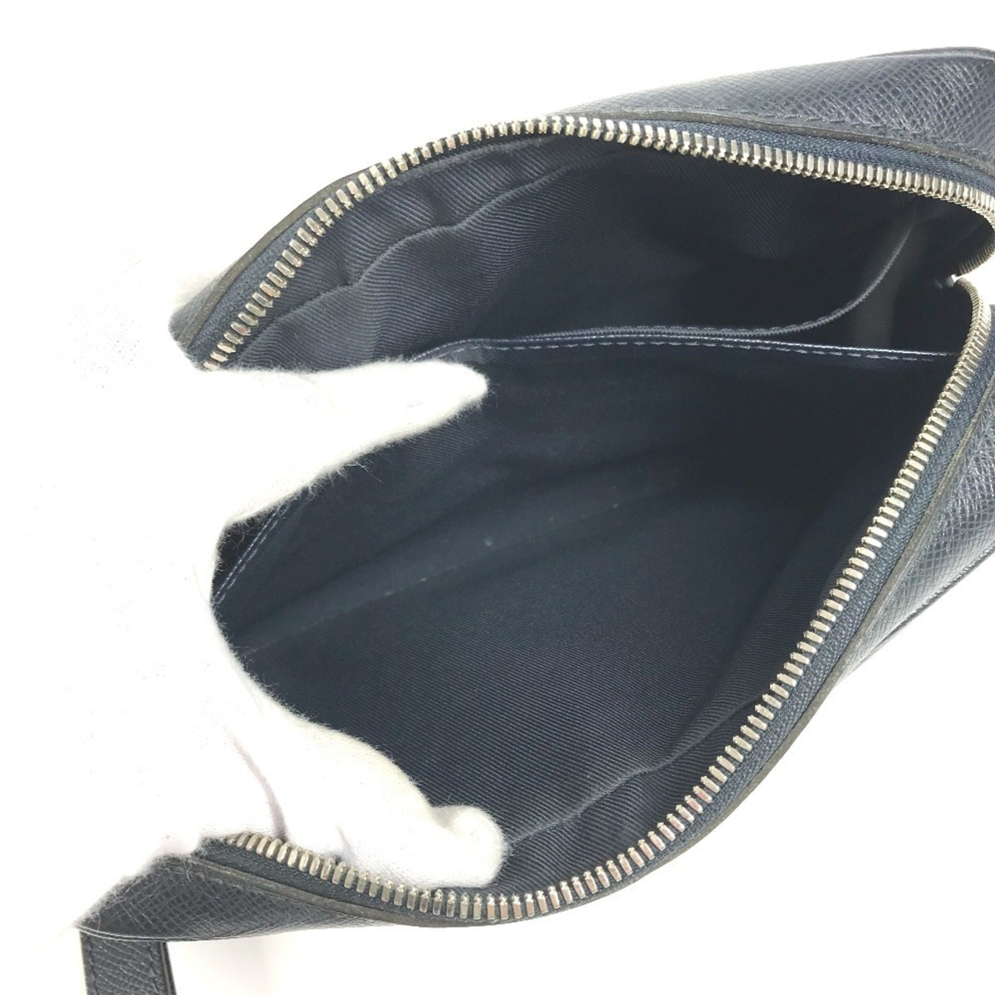 Louis Vuitton Navy Navy Blue Taiga Leather Clutch Bag Pochette Pouch (Pre-Owned)