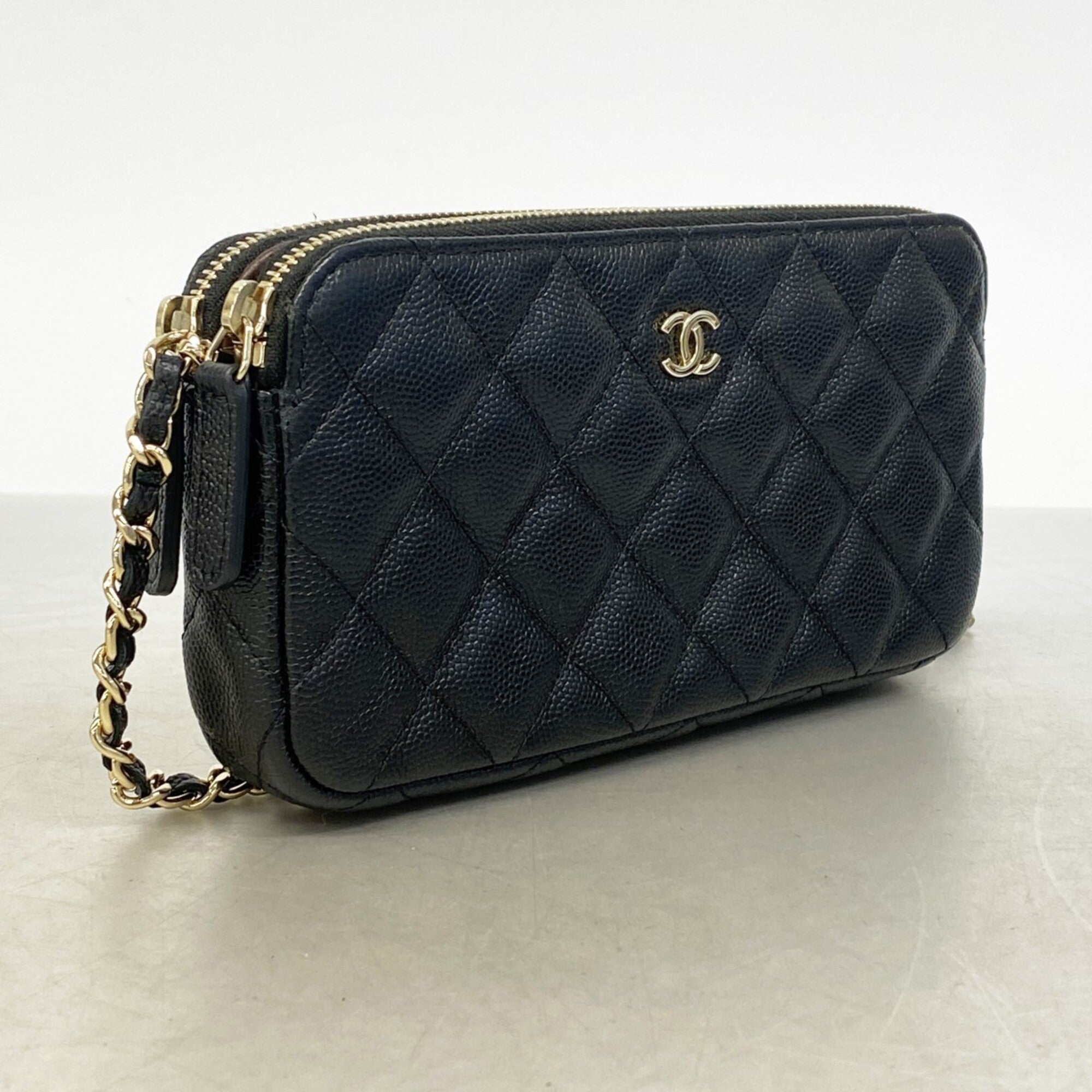 Chanel Black Grained Calfskin Shoulder Bag (Pre-Owned)