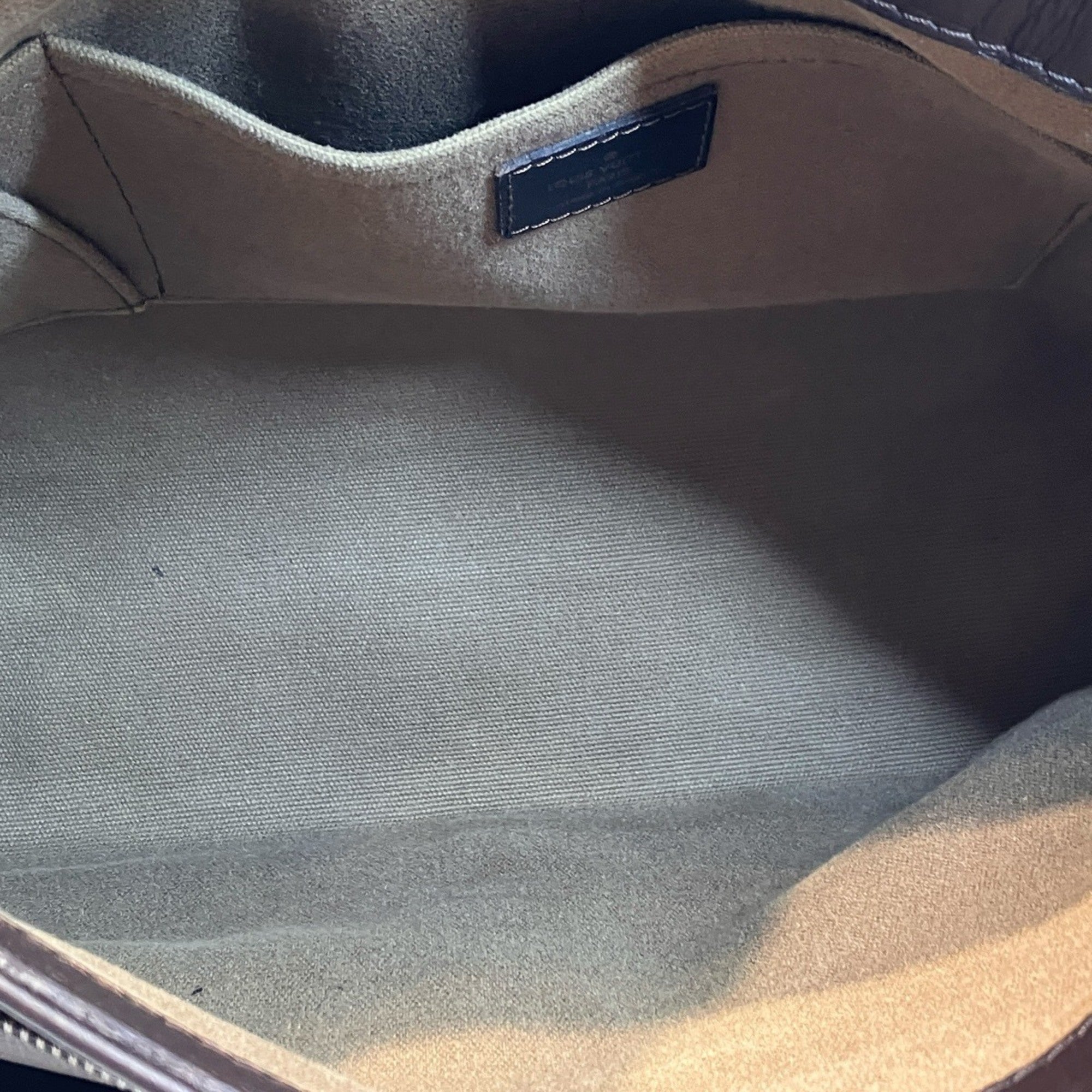 Louis Vuitton Brown Leather Messenger Bag (Pre-Owned)