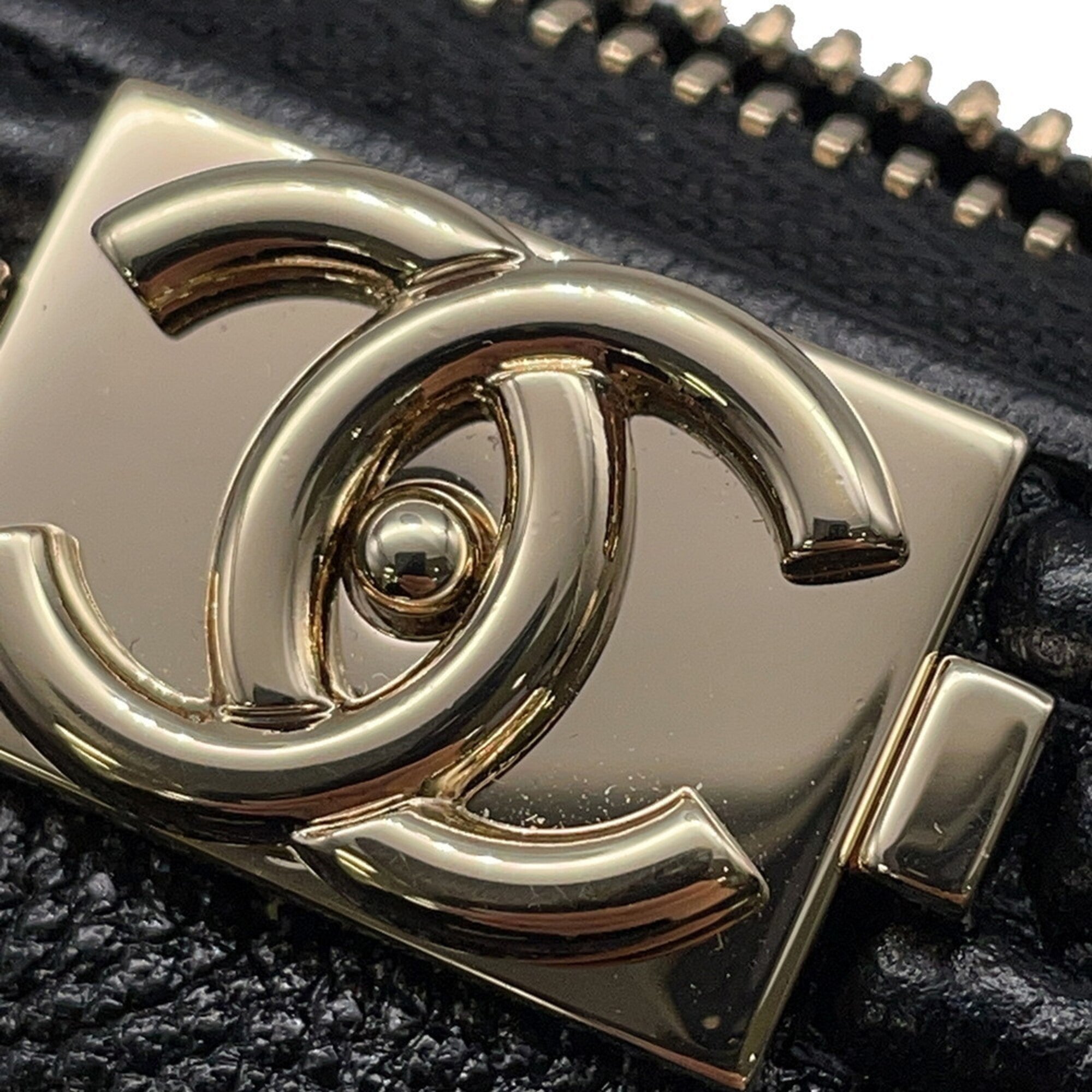 Chanel Black Grained Calfskin Shoulder Bag (Pre-Owned)
