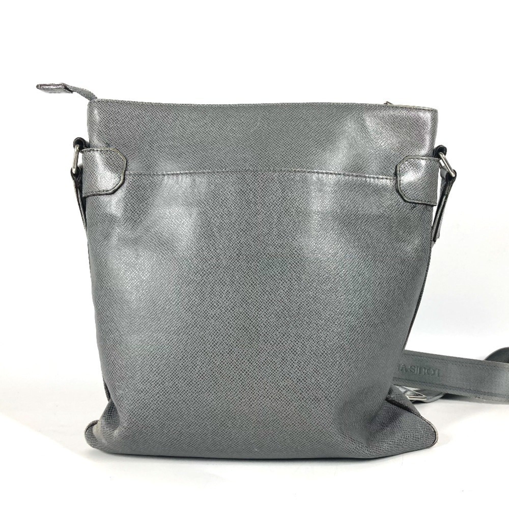 Louis Vuitton Gray Taiga Leather Pochette Shoulder Bag (Pre-Owned)
