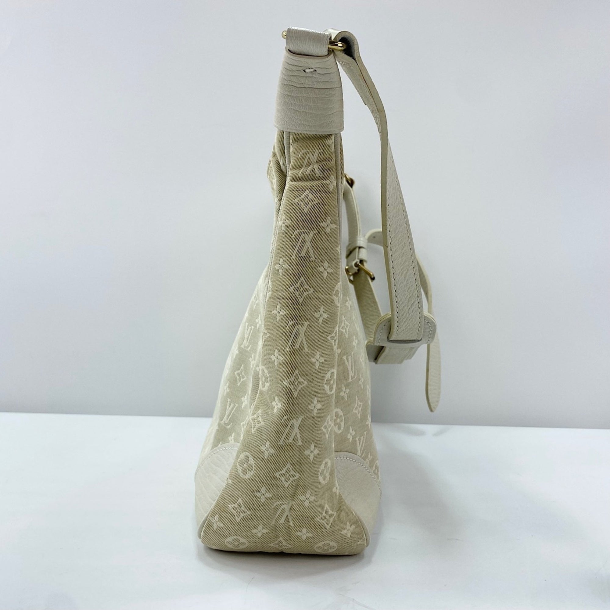 Louis Vuitton Beige Shoulder Bag (Pre-Owned)
