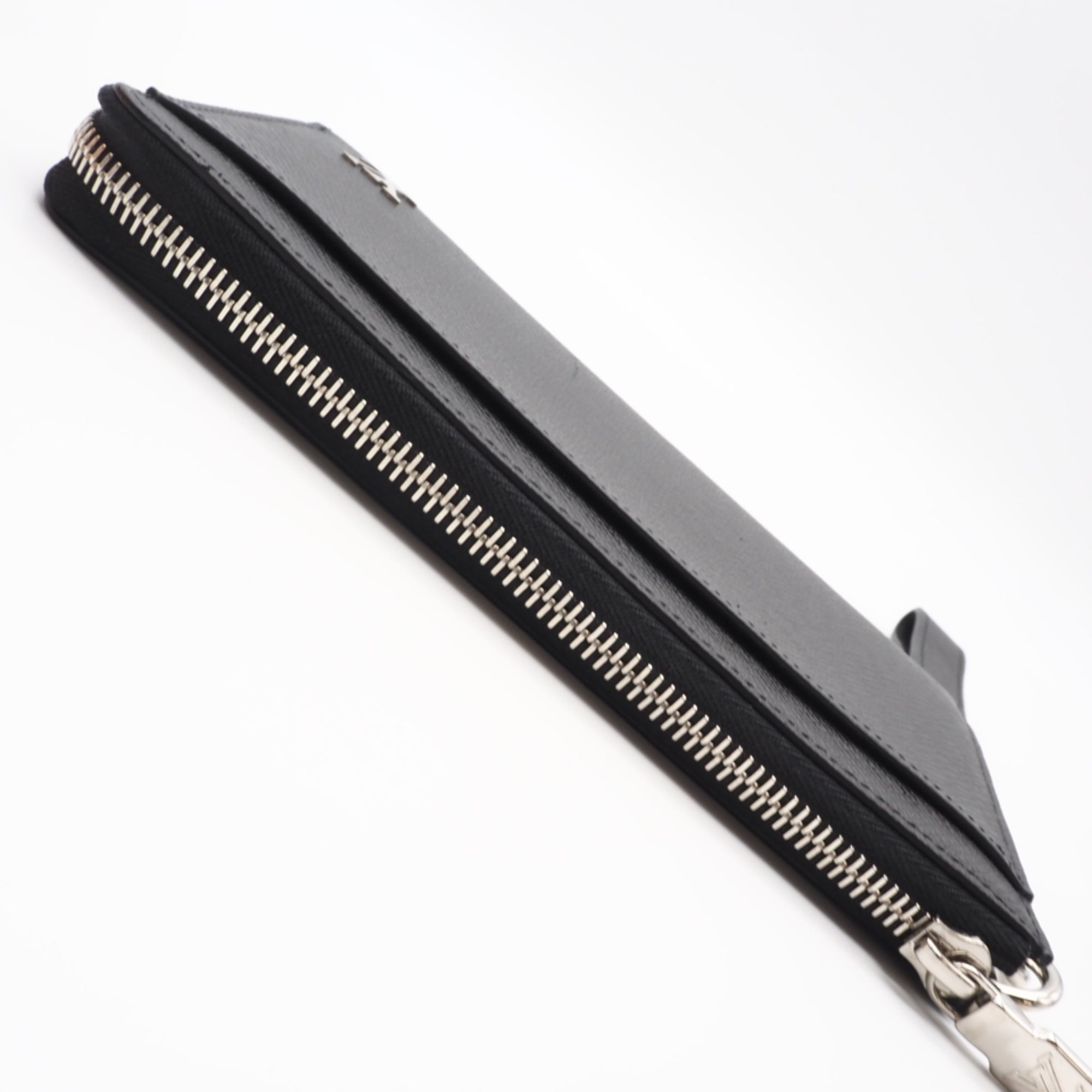 Louis Vuitton Taiga Black Leather Long Wallet (Bi-Fold) (Pre-Owned)