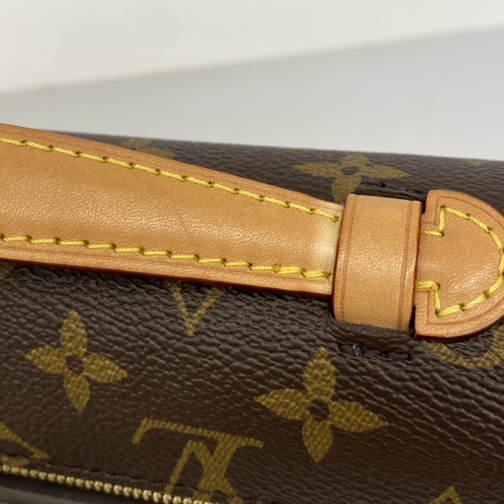Louis Vuitton Brown Handbag (Pre-Owned)