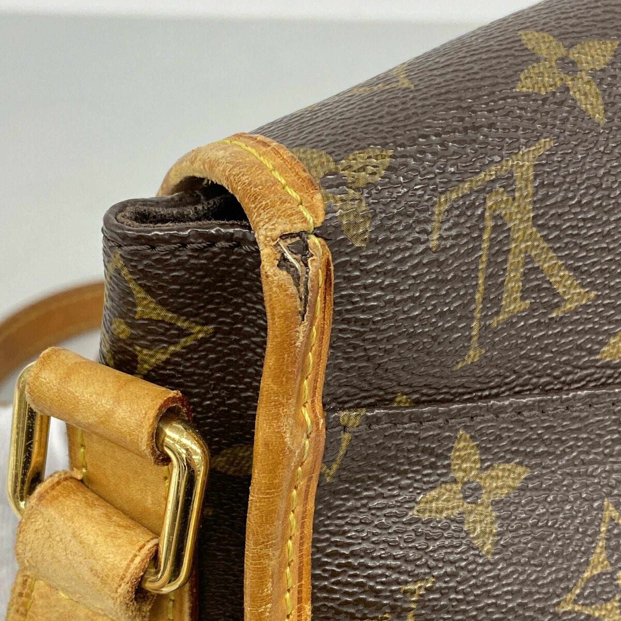 Louis Vuitton Brown Shoulder Bag (Pre-Owned)