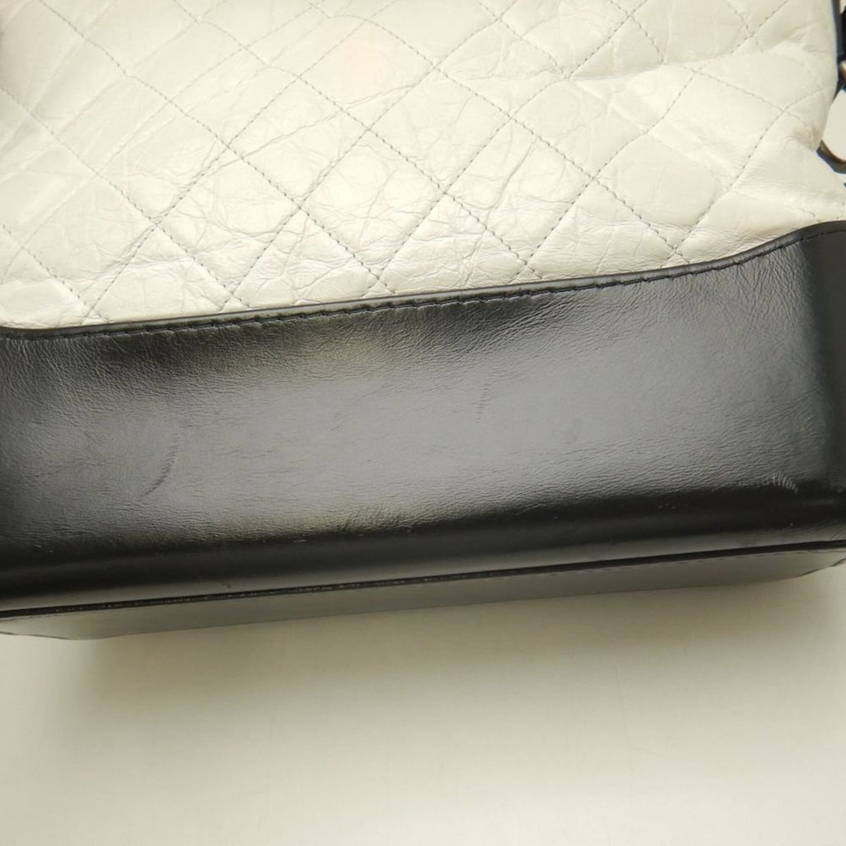 Chanel Black White Leather Shoulder Bag (Pre-Owned)