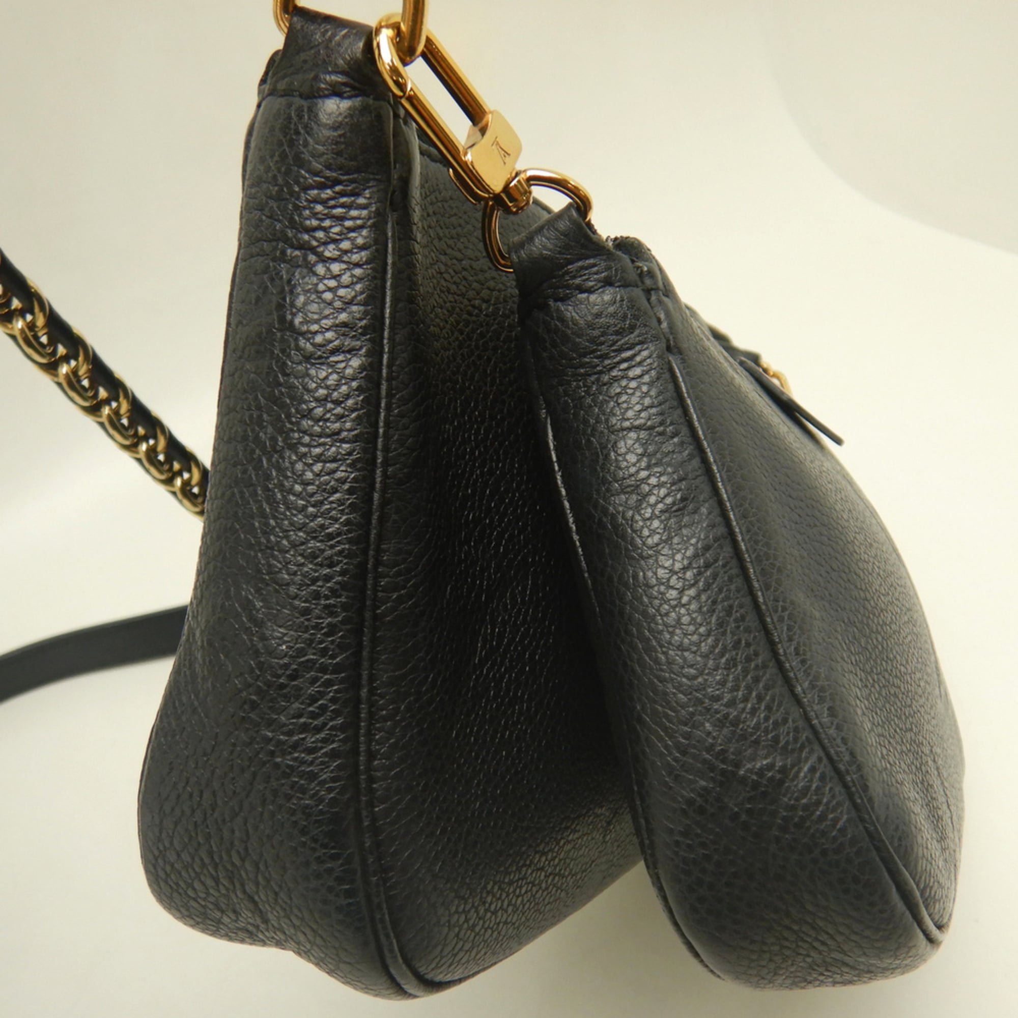 Louis Vuitton Noir Leather Pochette Pouch Shoulder Bag (Pre-Owned)