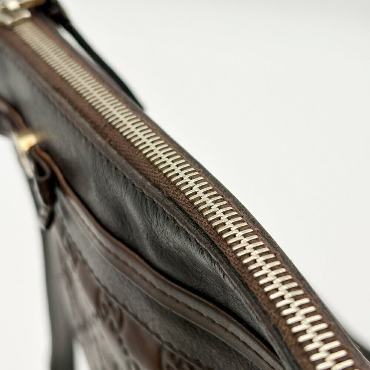 Gucci Dark Brown Leather Shoulder Bag (Pre-Owned)