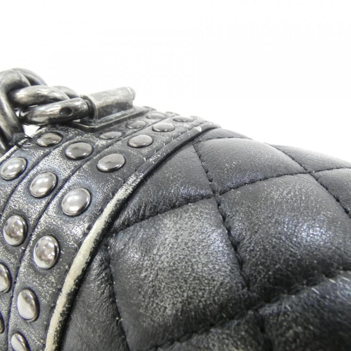 Chanel Black Leather Shoulder Bag (Pre-Owned)