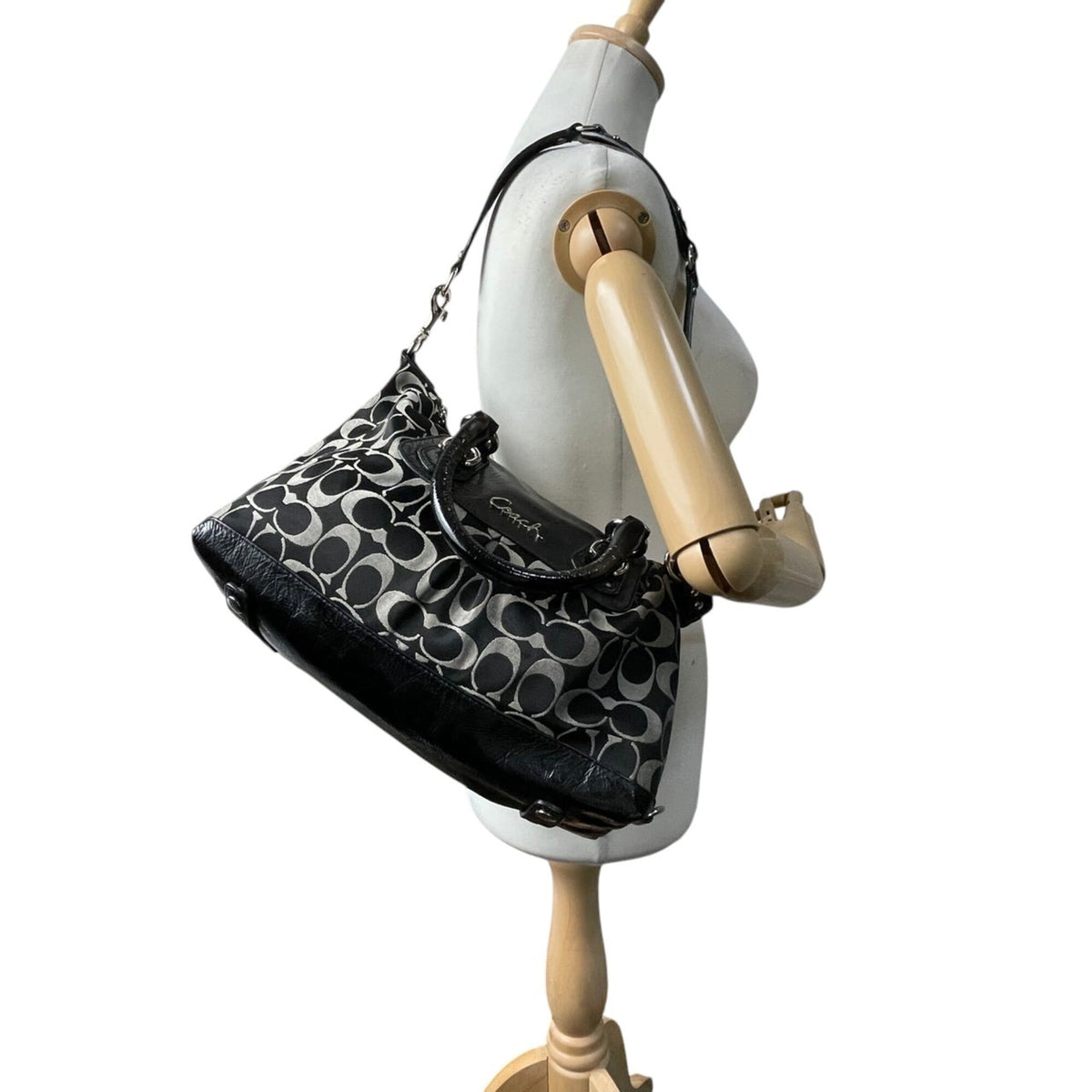 Coach Black Canvas Patent Leather Handbag Shoulder Bag (Pre-Owned)