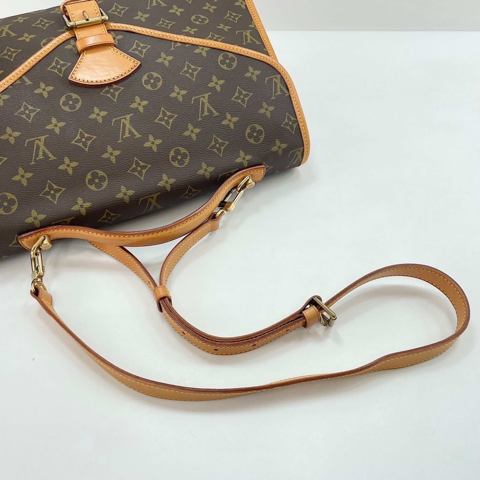 Louis Vuitton Brown Handbag (Pre-Owned)
