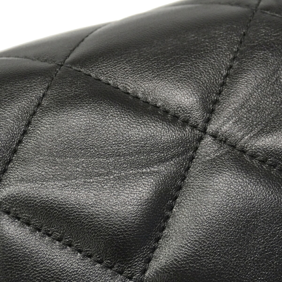 Chanel Black Leather Handbag (Pre-Owned)