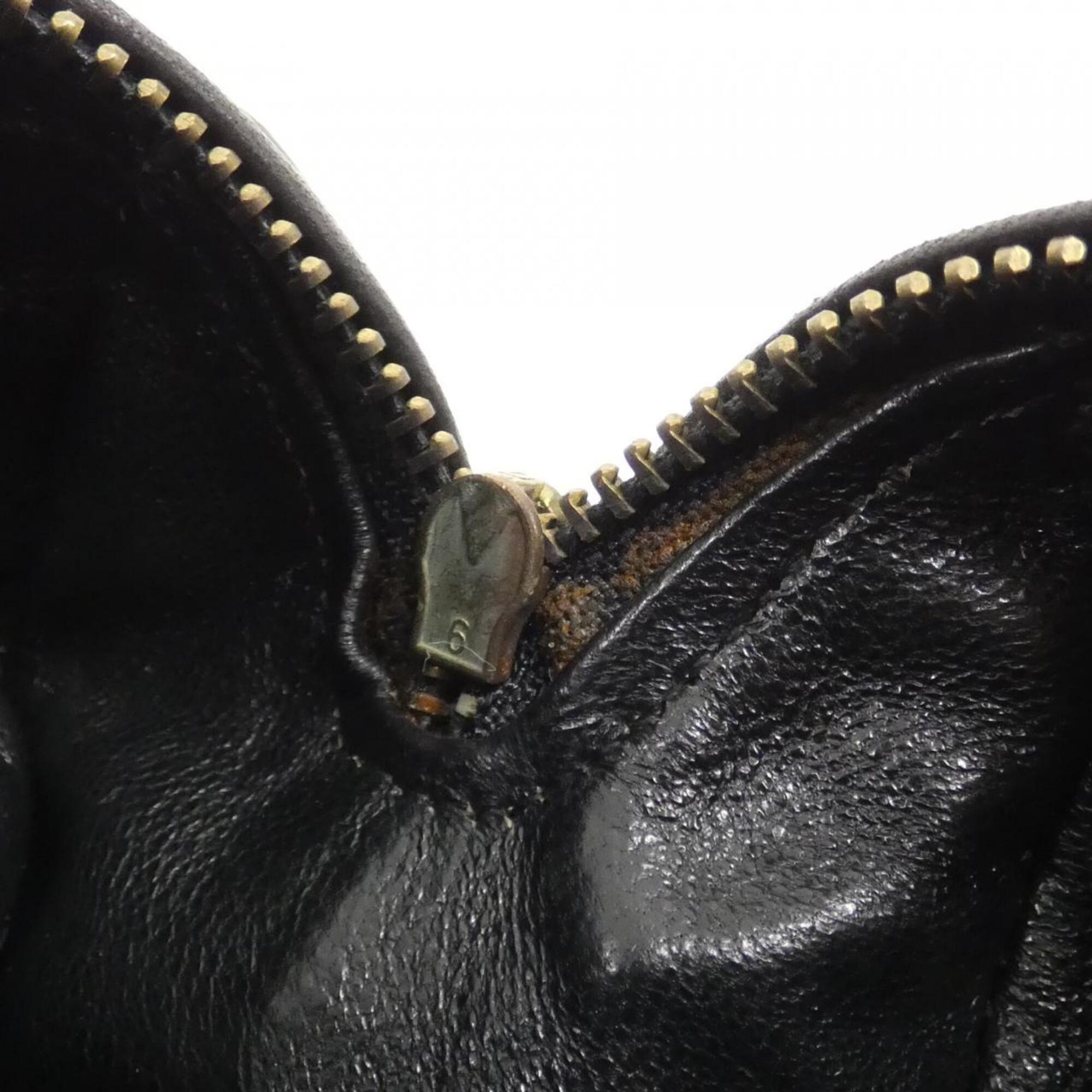 Chanel Black Leather Shoulder Bag (Pre-Owned)