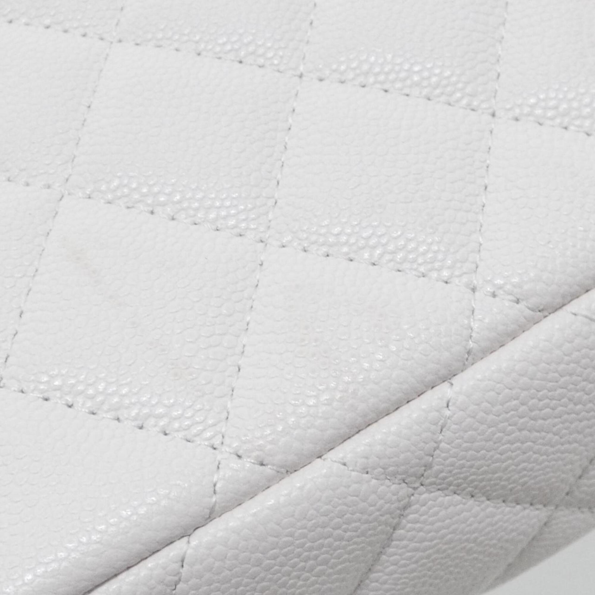 Chanel White Grained Calfskin Handbag (Pre-Owned)