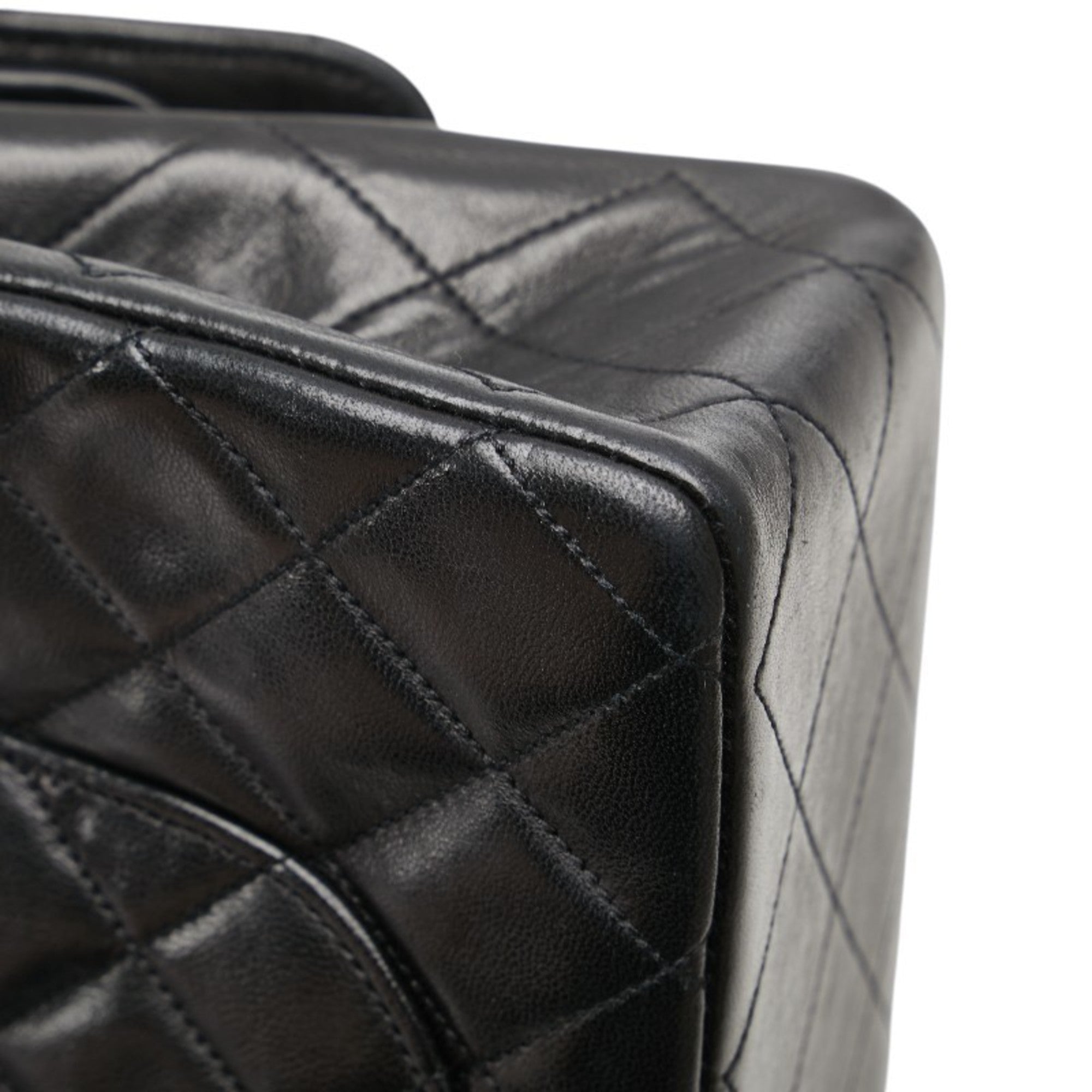 Chanel Matelasse Black Leather Shoulder Bag (Pre-Owned)