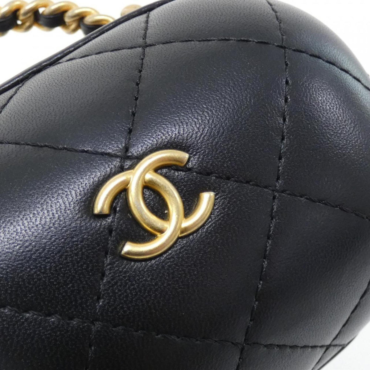 Chanel Black Leather Handbag (Pre-Owned)