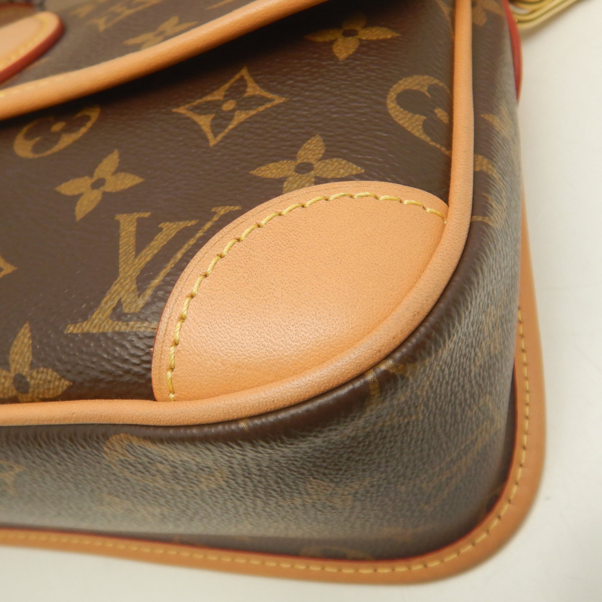 Louis Vuitton Brown Monogram Canvas Shoulder Bag (Pre-Owned)