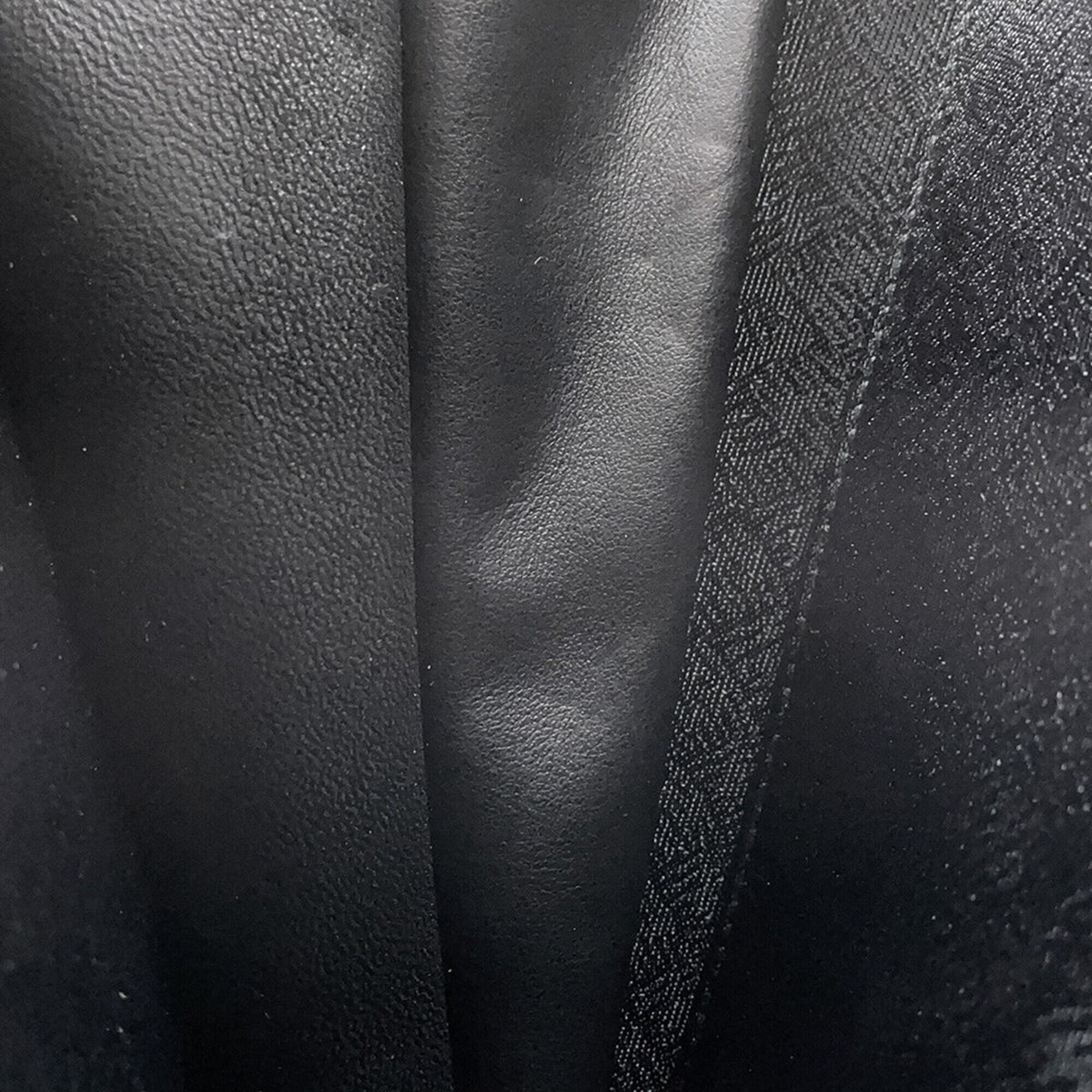 Bottega Veneta Black Leather Shoulder Bag (Pre-Owned)