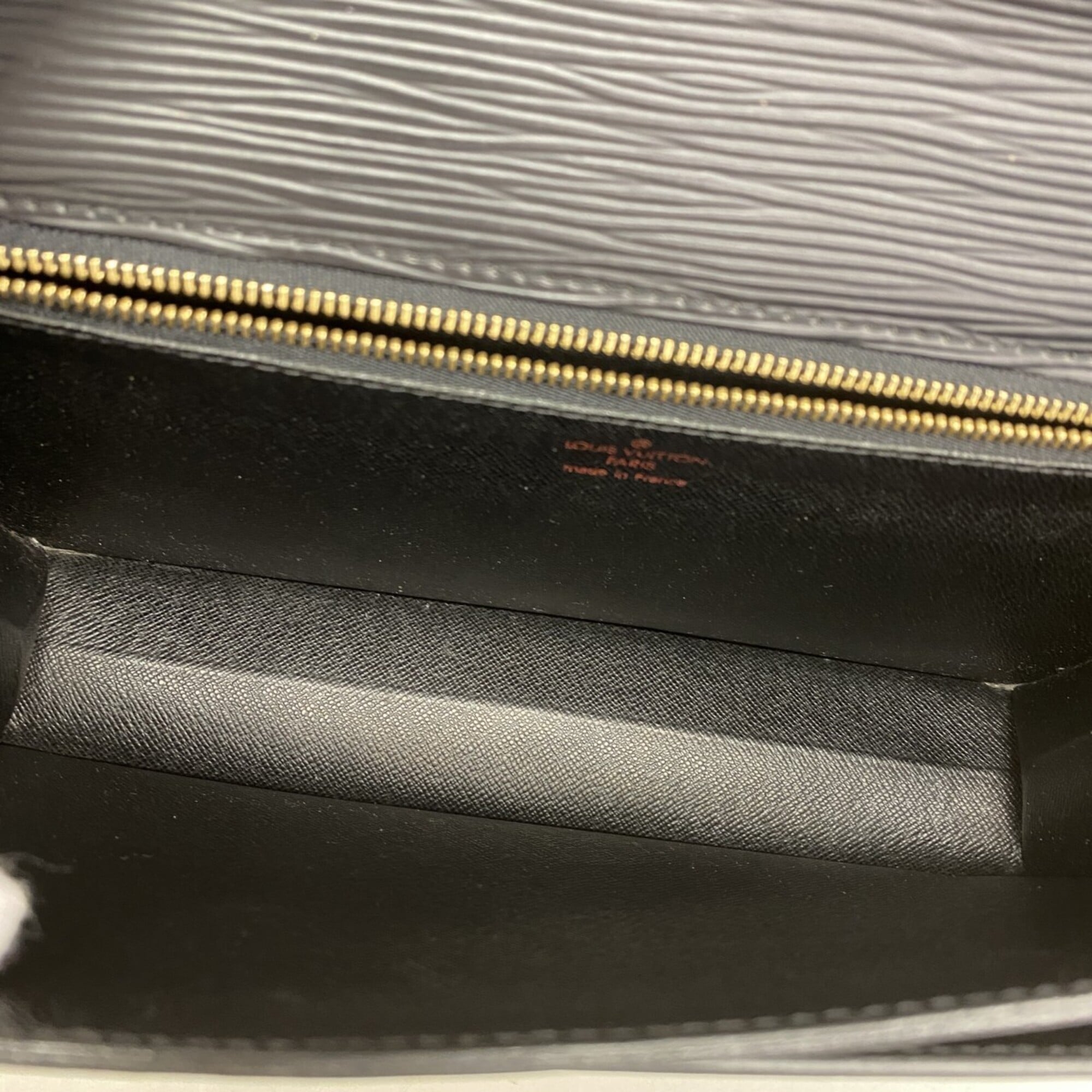 Louis Vuitton Noir Clutch Bag (Pre-Owned)